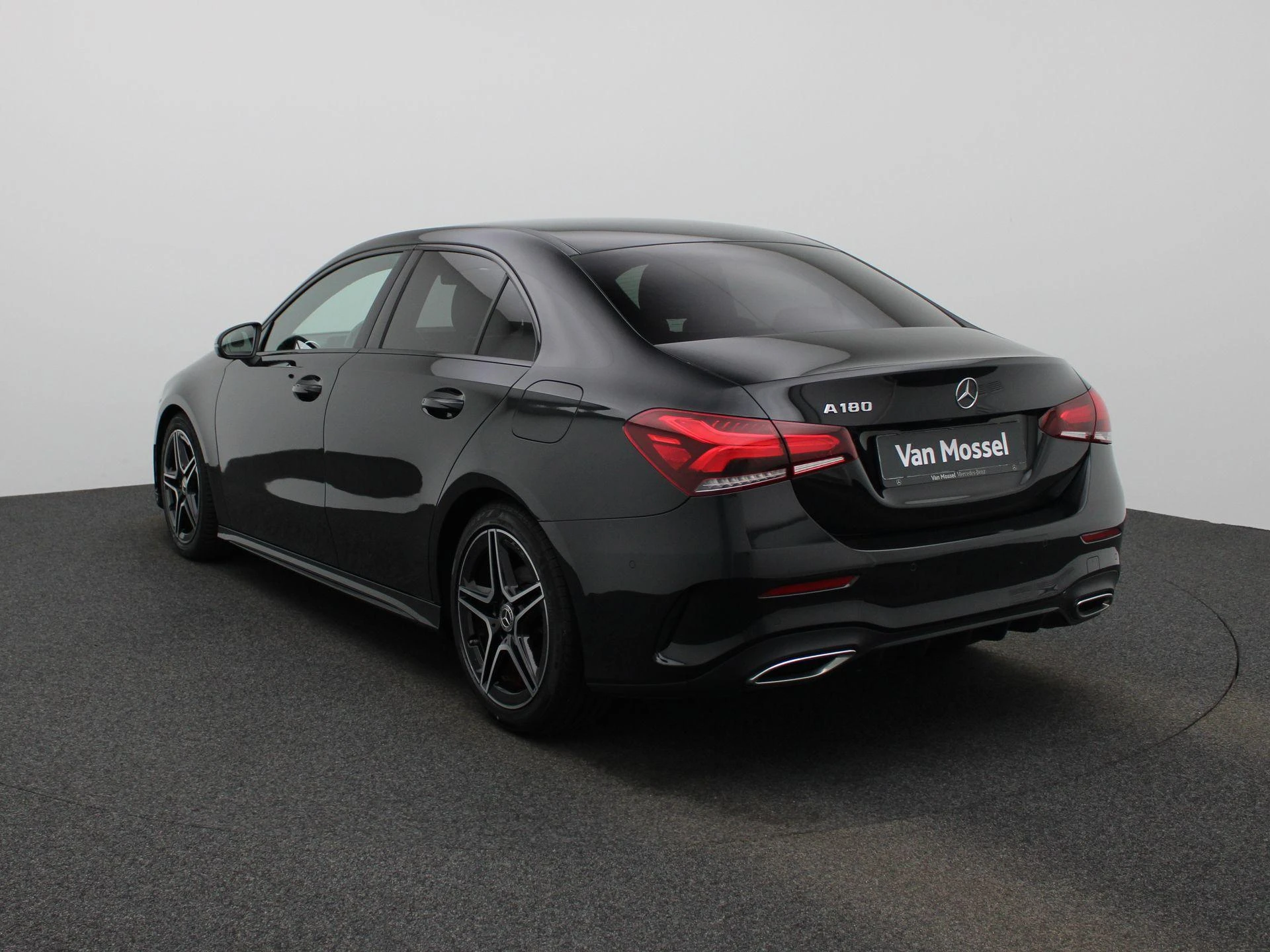 Mercedes-Benz-A-Klasse-image-1