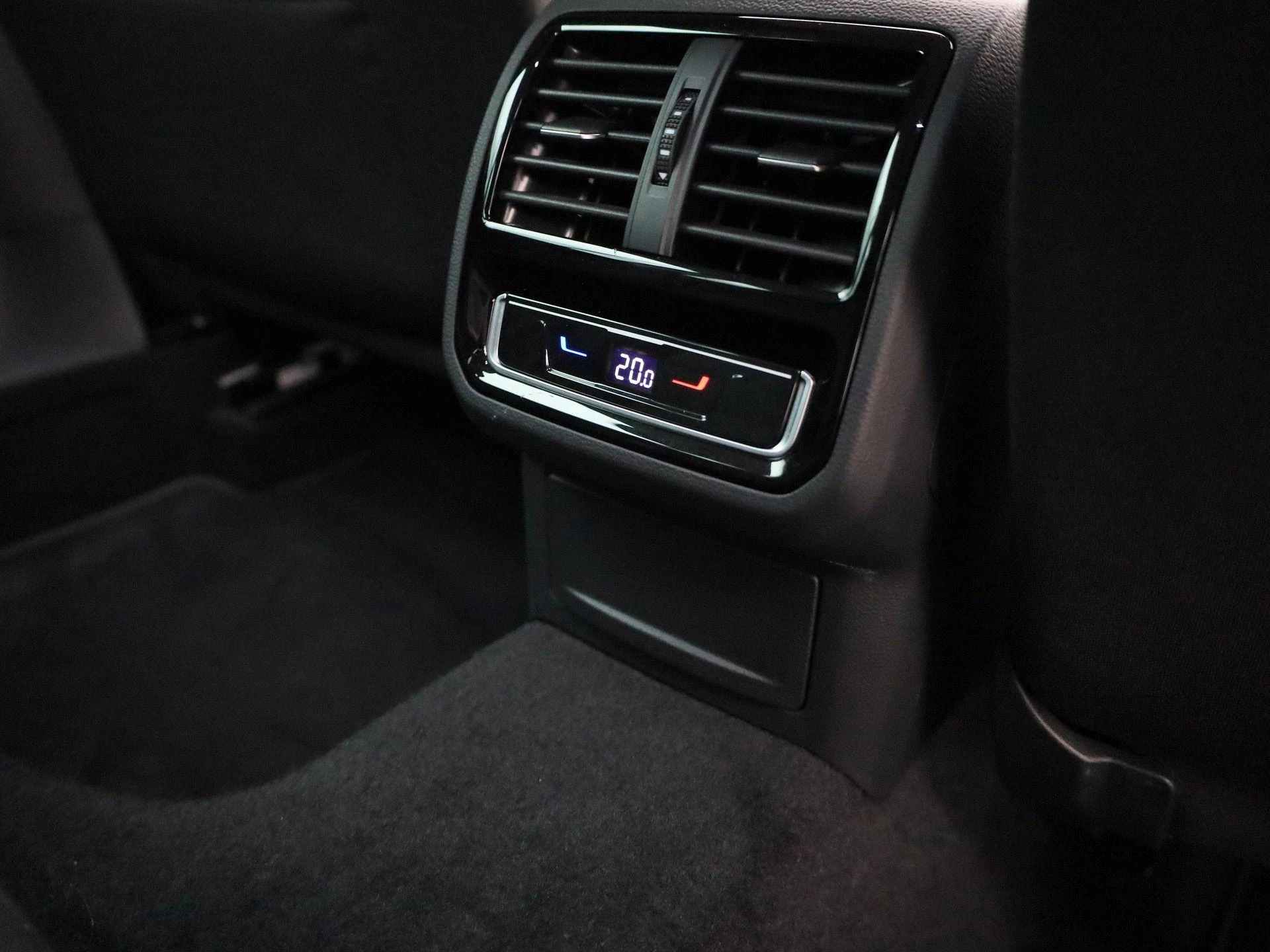Volkswagen-Passat-image-38