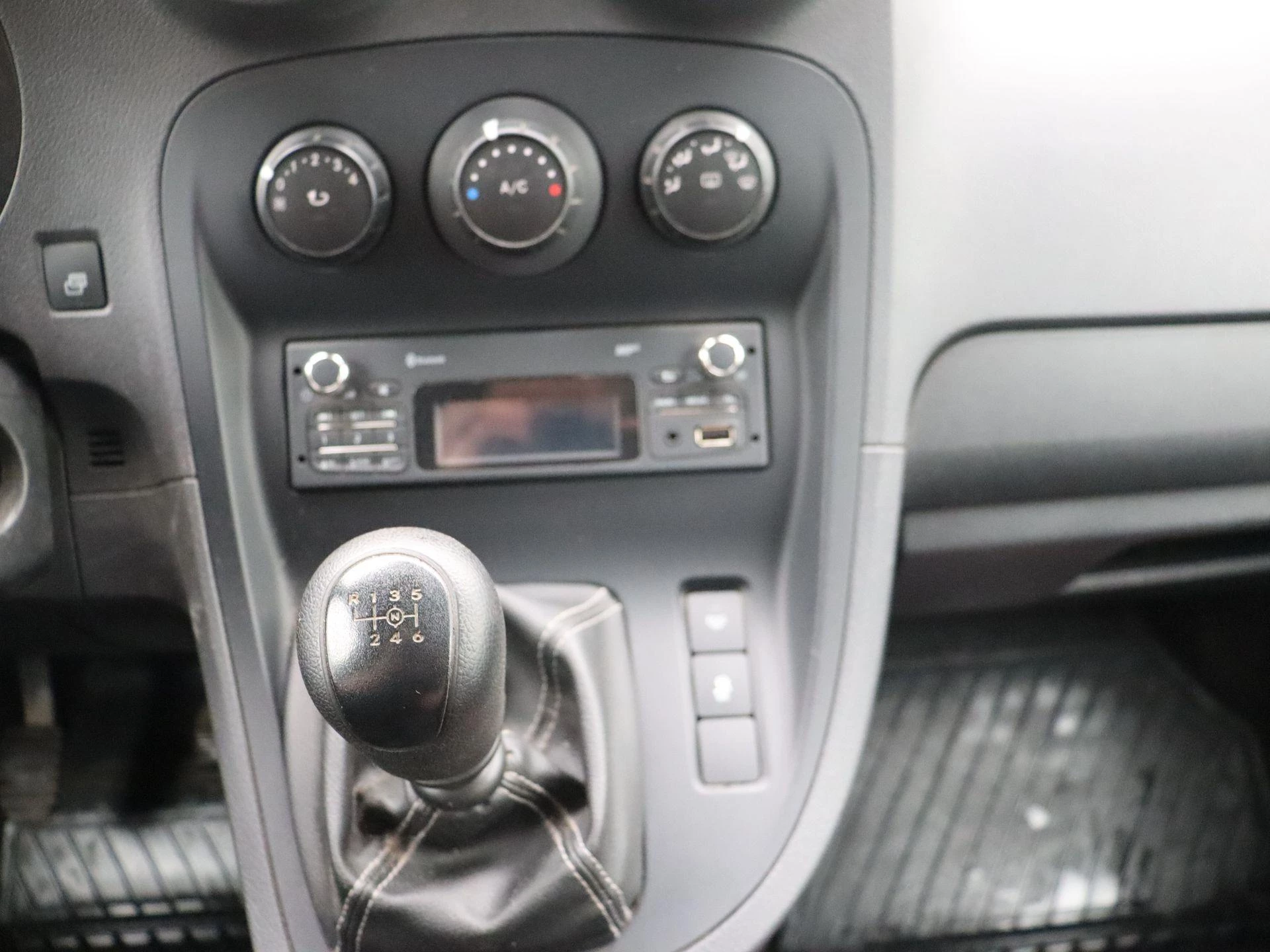 Mercedes-Benz-Citan-image-10