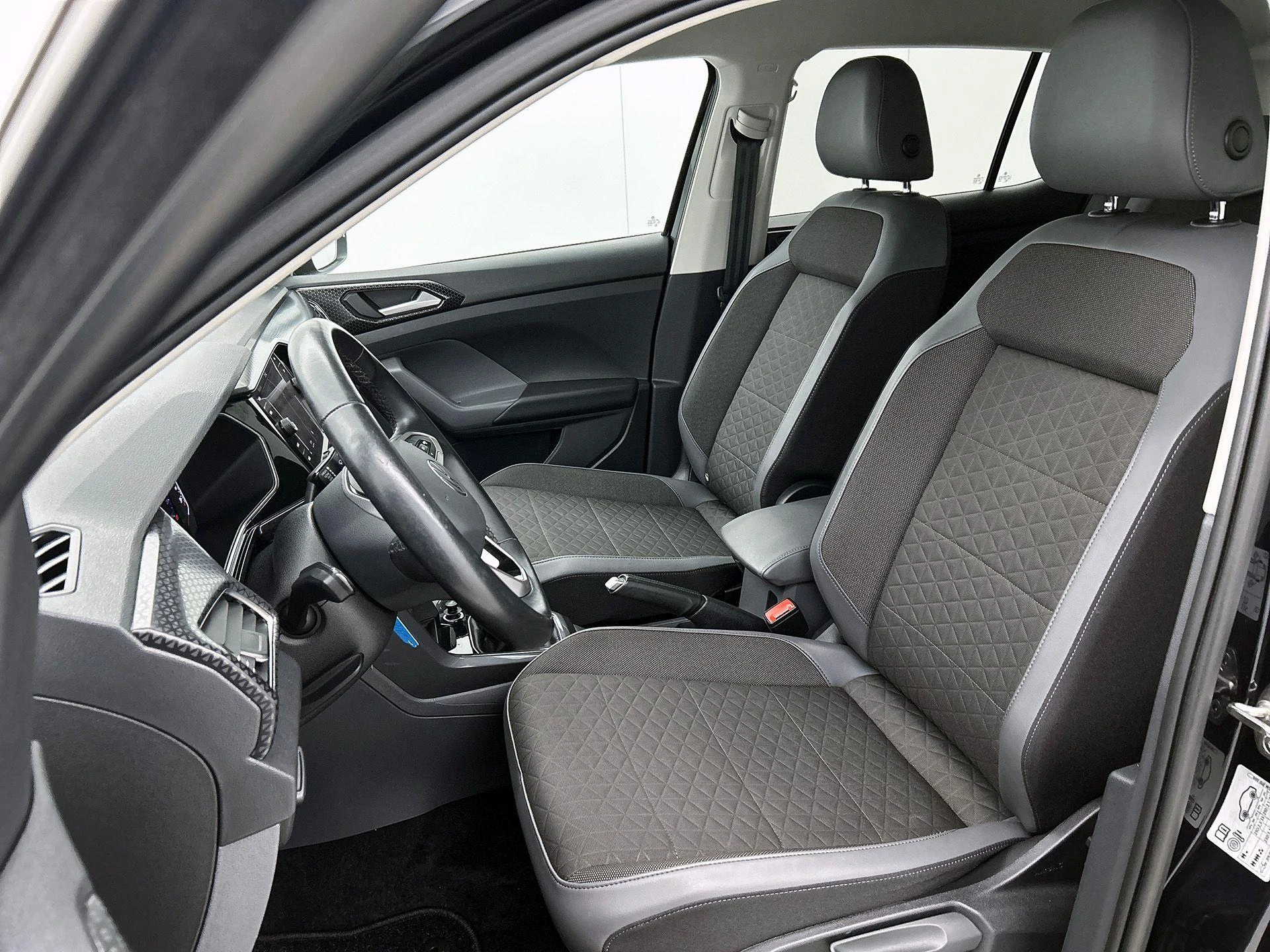 Volkswagen-T-Cross-image-34