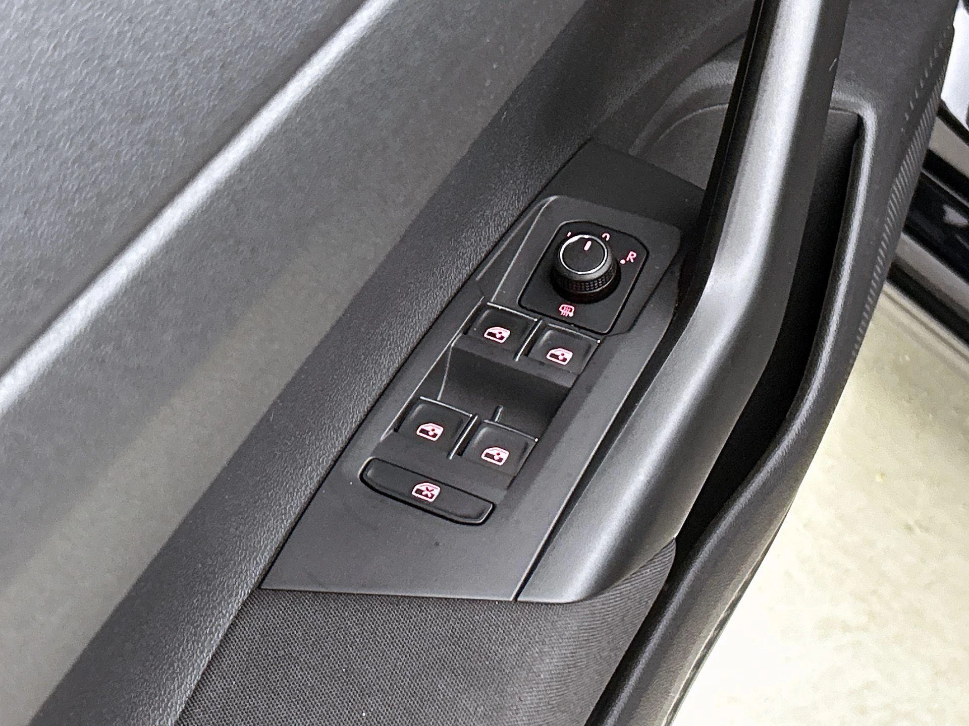 Volkswagen-Polo-image-25