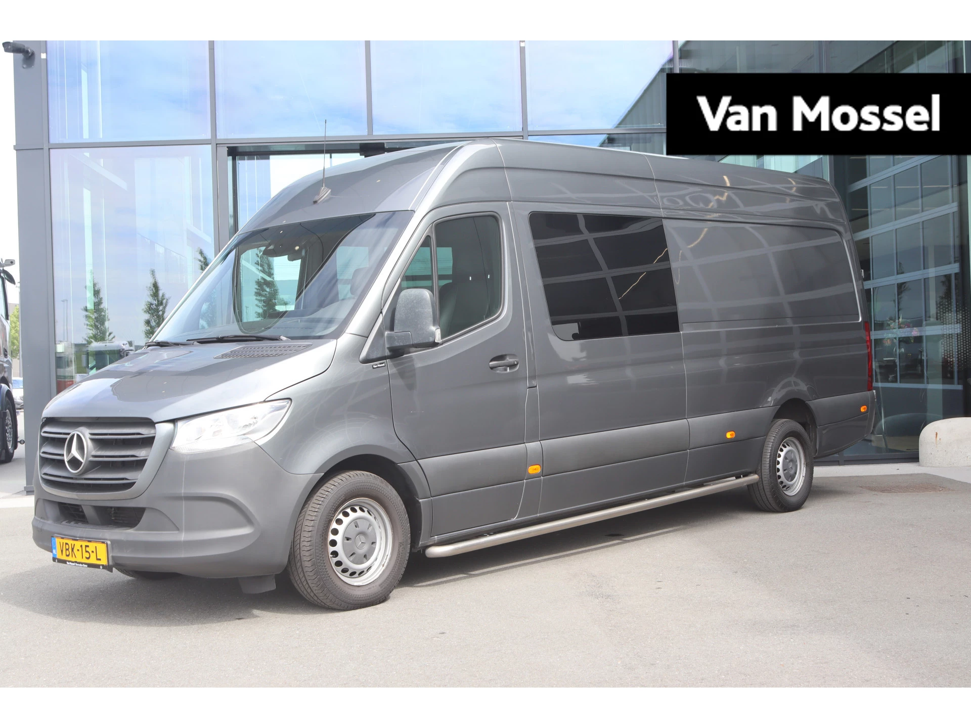 Mercedes-Benz-Sprinter-image-0