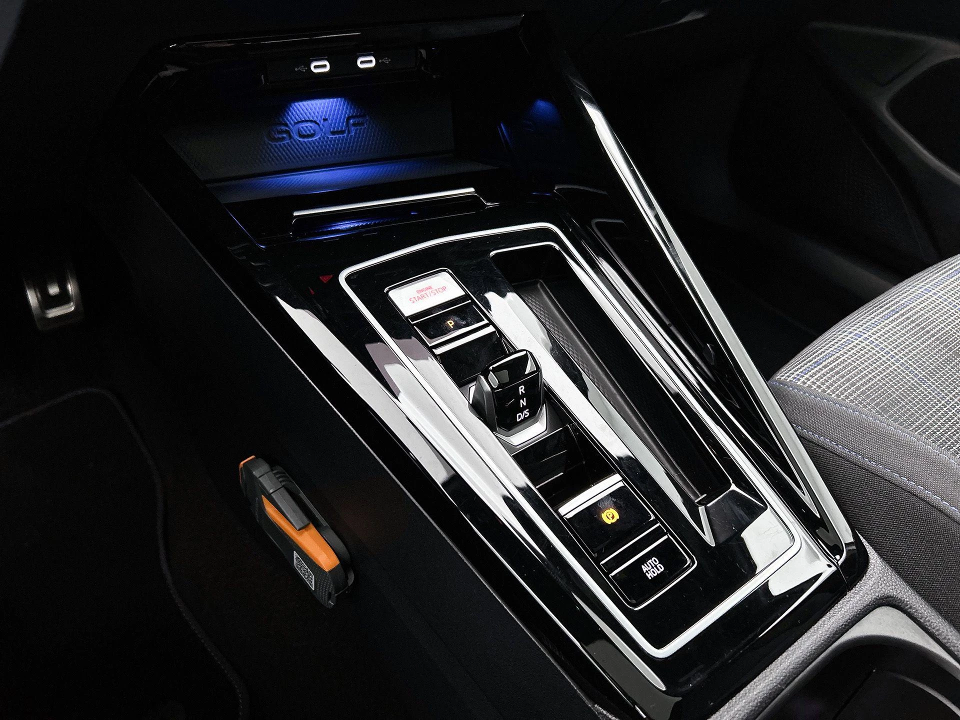 Volkswagen-Golf-image-9