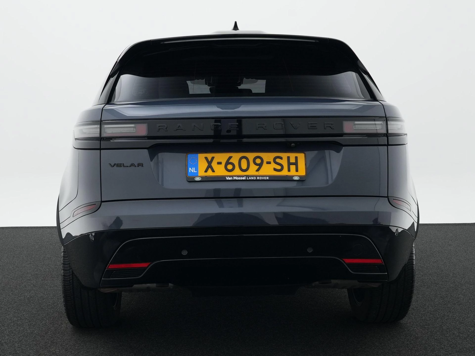 Land Rover-Range Rover Velar-image-5