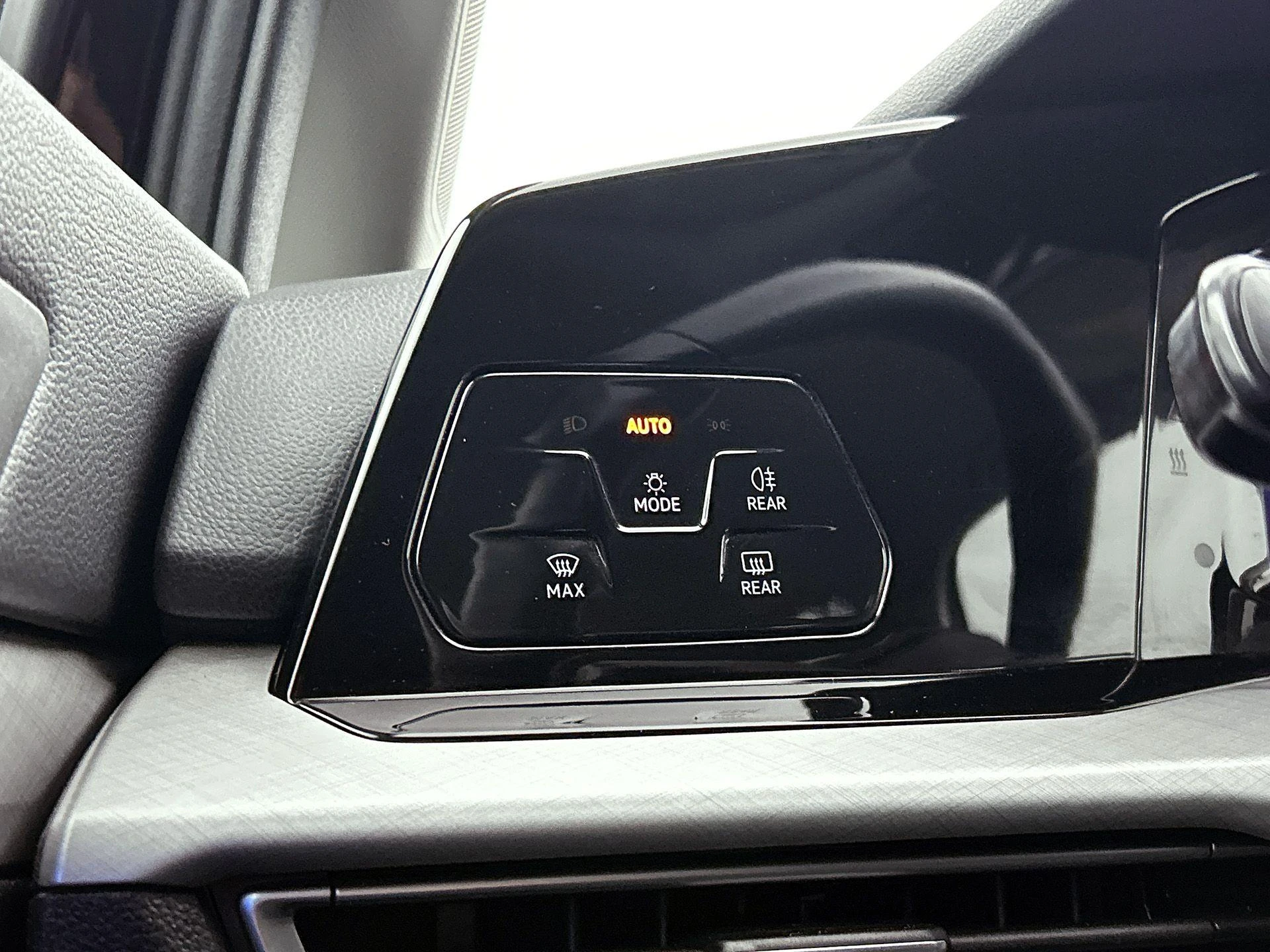 Volkswagen-Golf-image-22