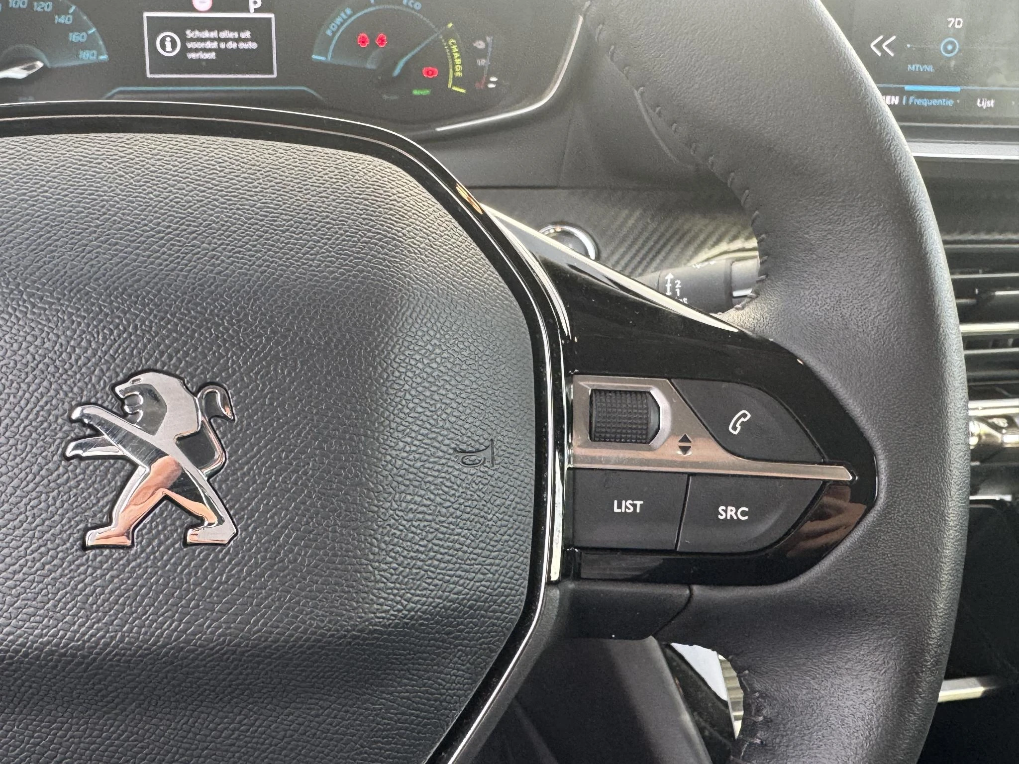 Peugeot-e-208-image-13