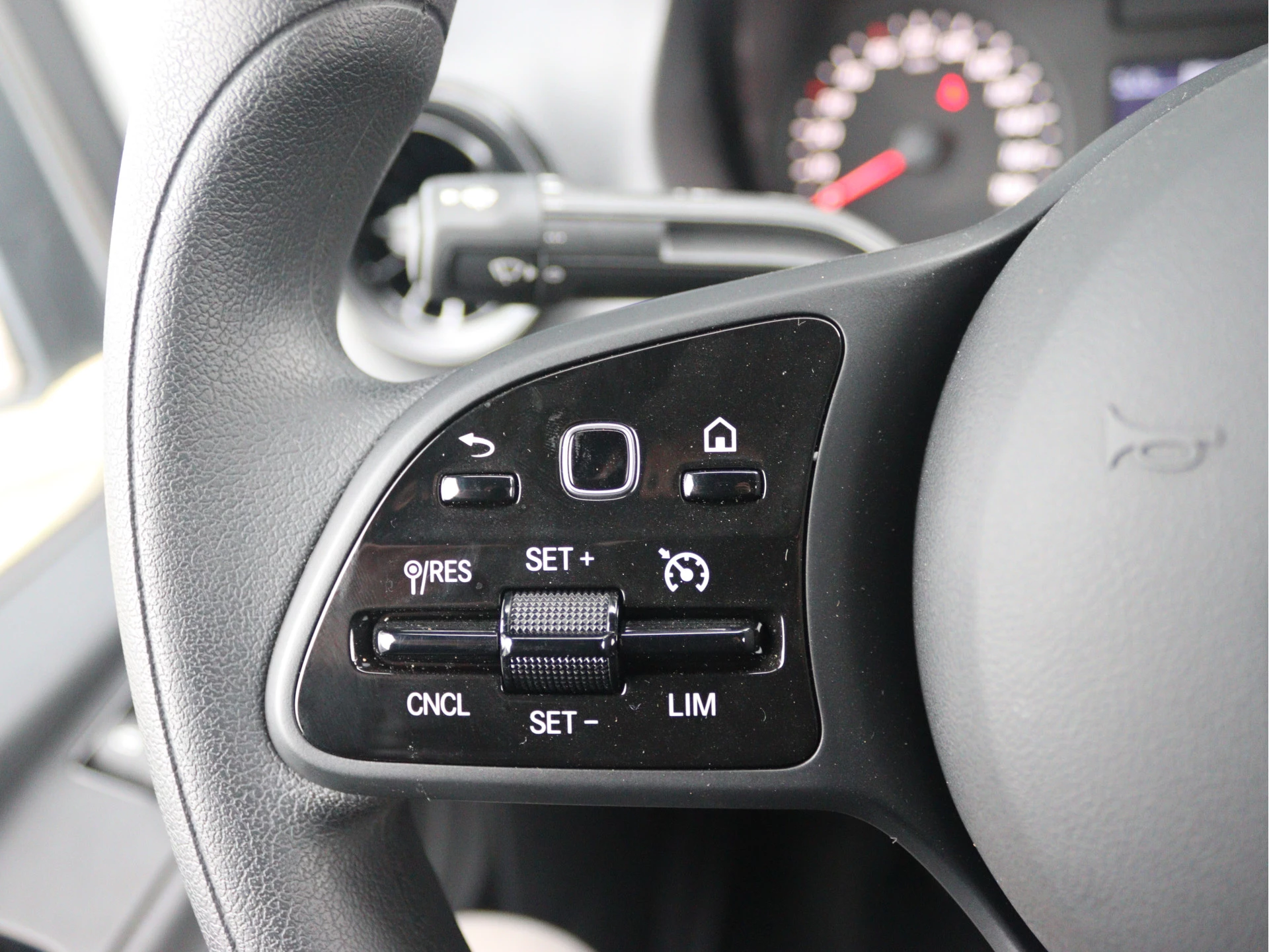 Mercedes-Benz-Sprinter-image-5