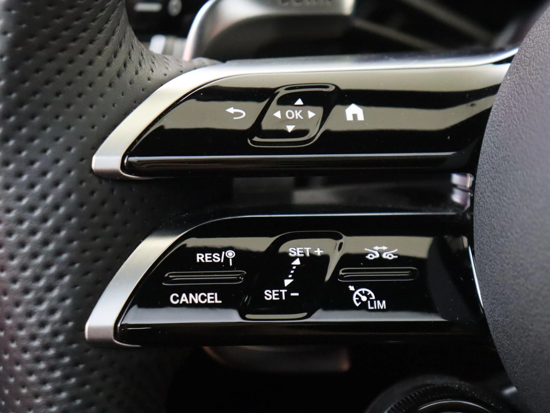 Mercedes-Benz-E-Klasse-image-20