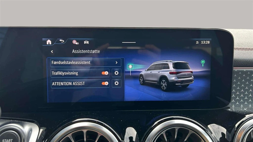Mercedes-Benz-EQB-image-20