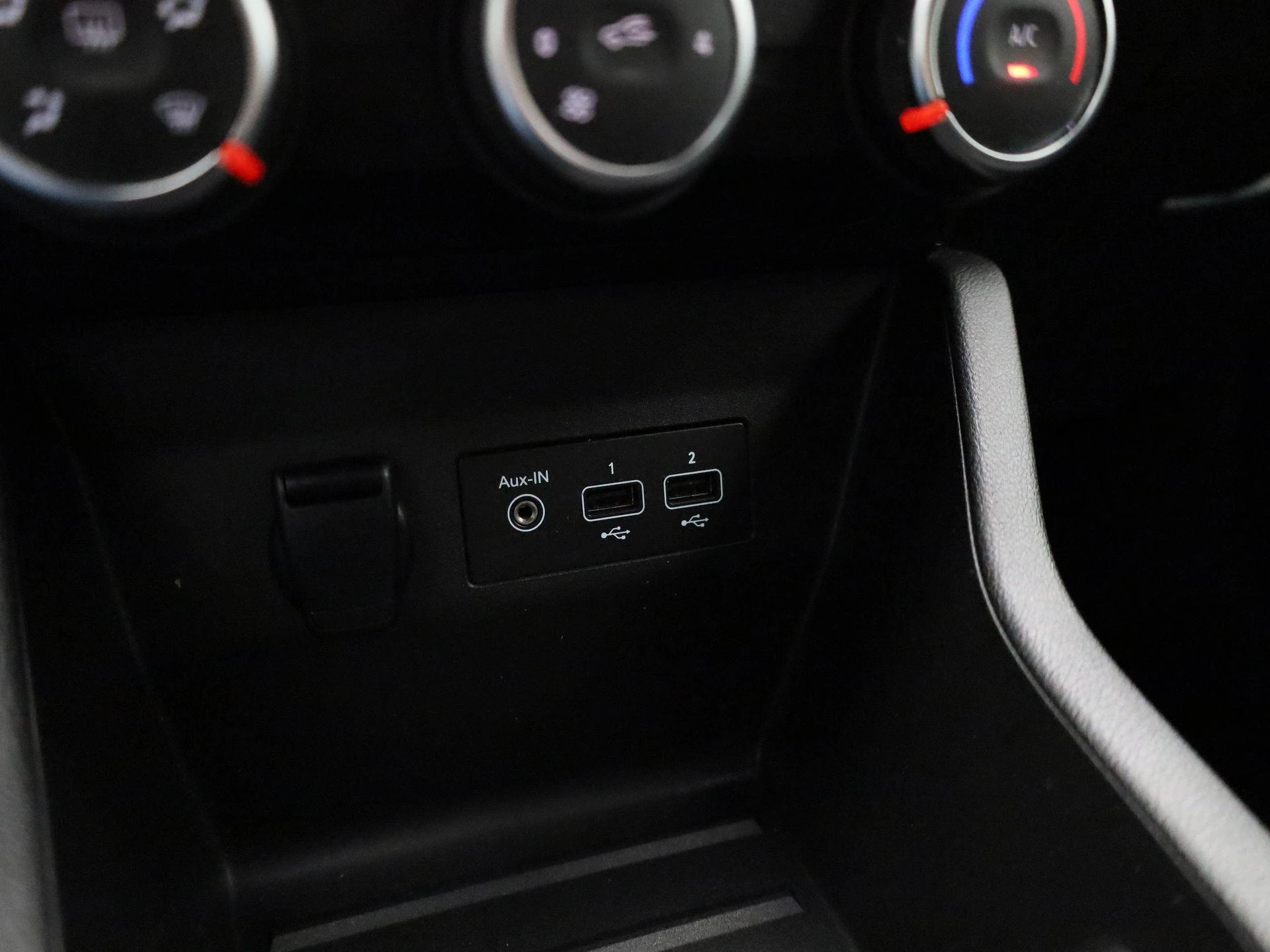 Renault-Clio-image-23