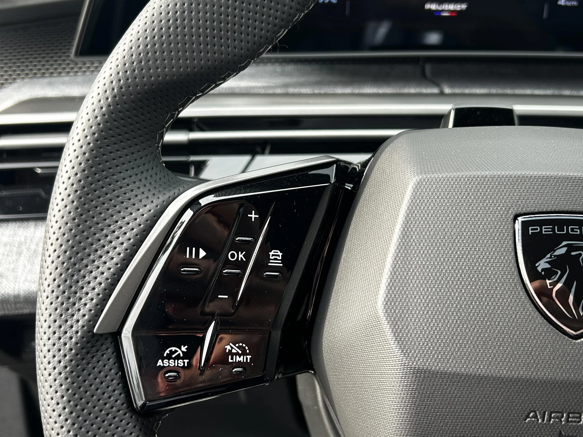 Peugeot-e-5008-image-12