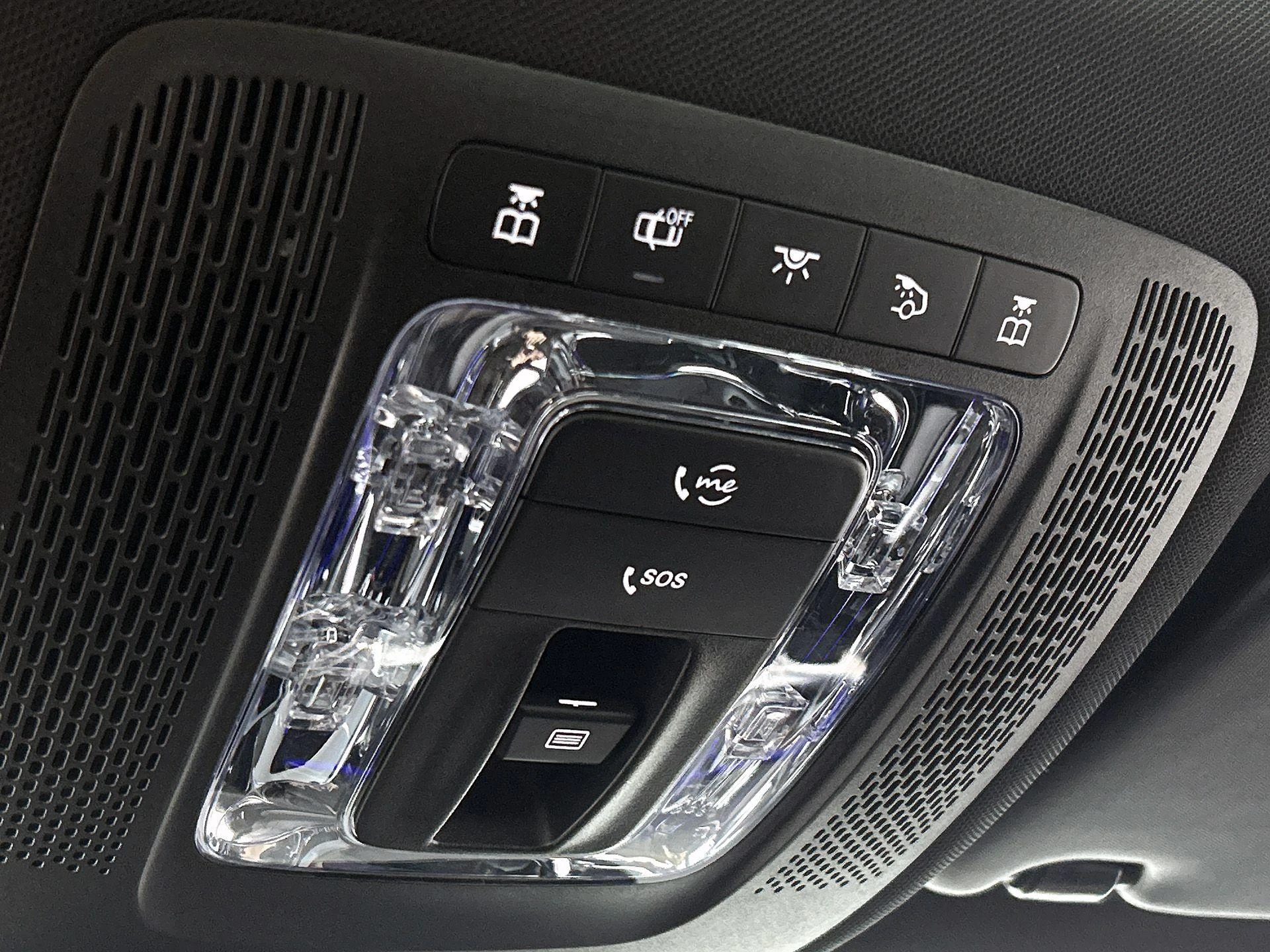 Mercedes-Benz-GLB-image-17