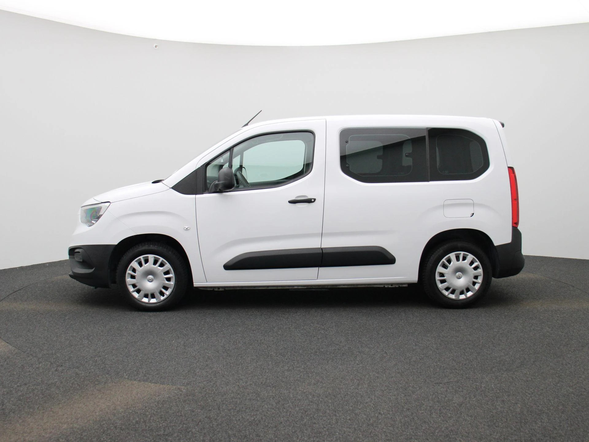 Opel-Combo Life-image-3