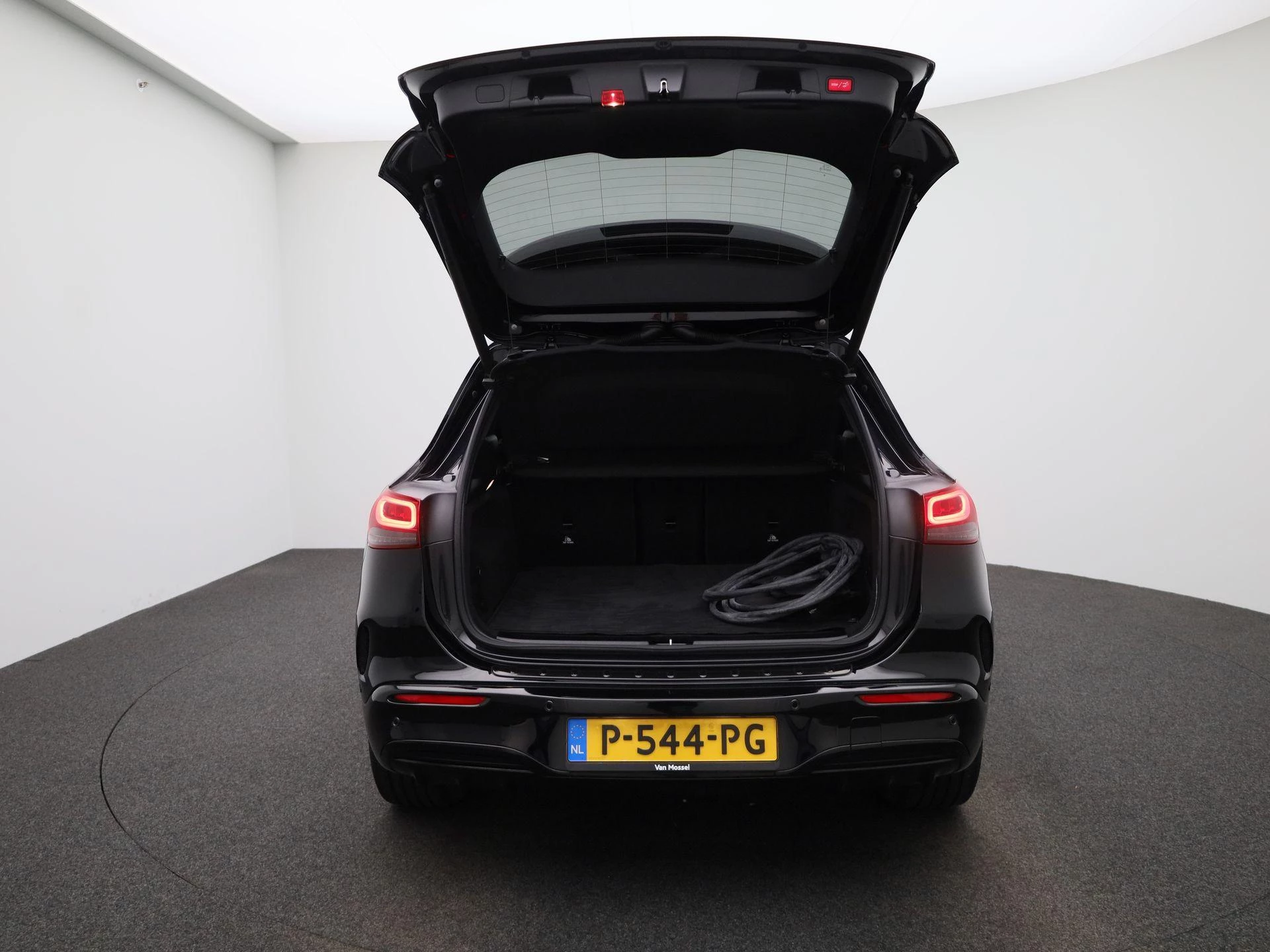 Mercedes-Benz-EQA-image-10