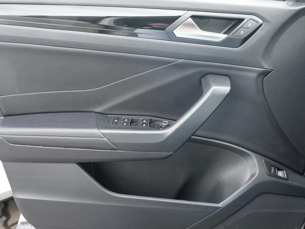 Volkswagen-T-Roc-image-18