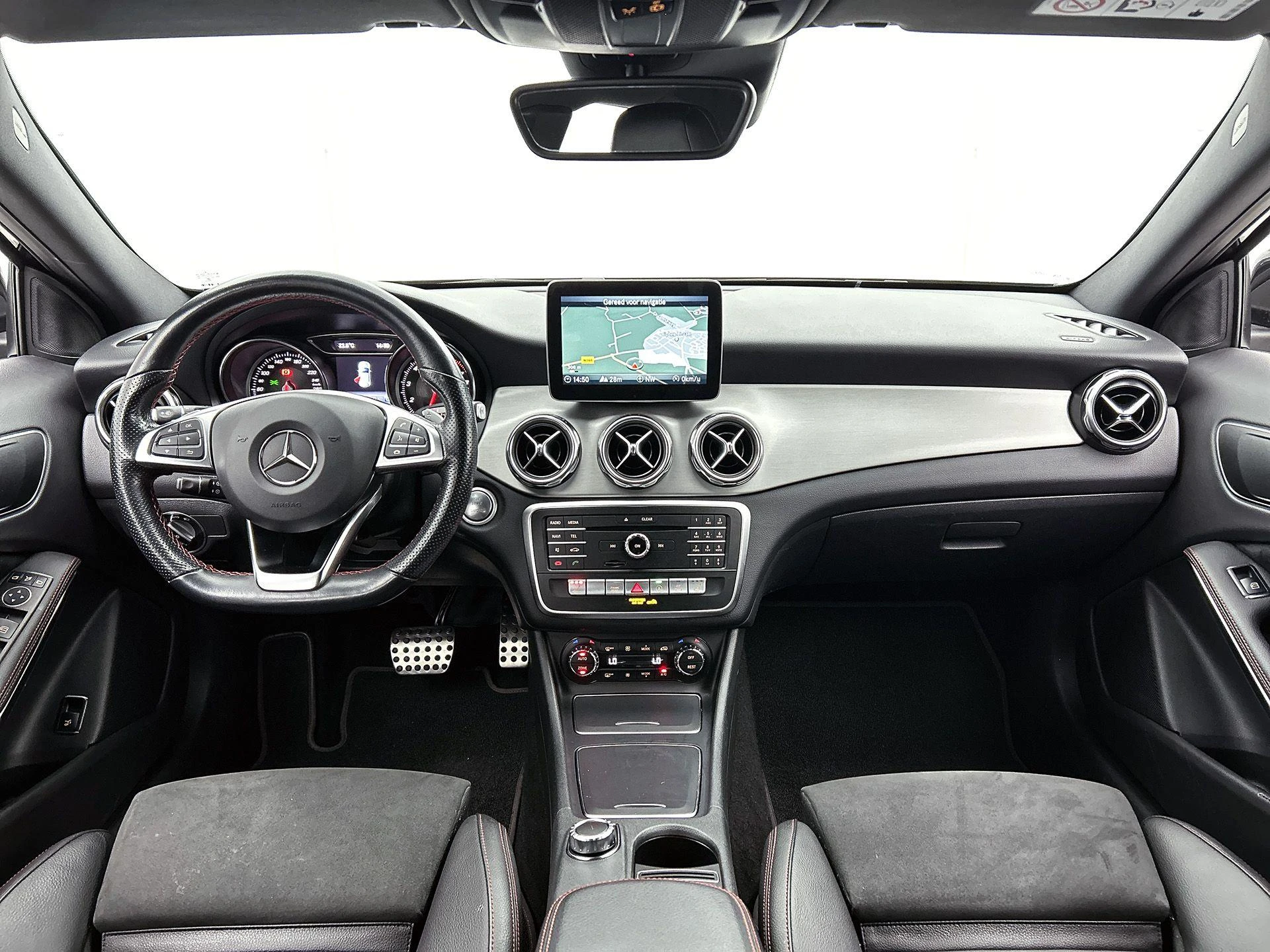 Mercedes-Benz-GLA-image-19