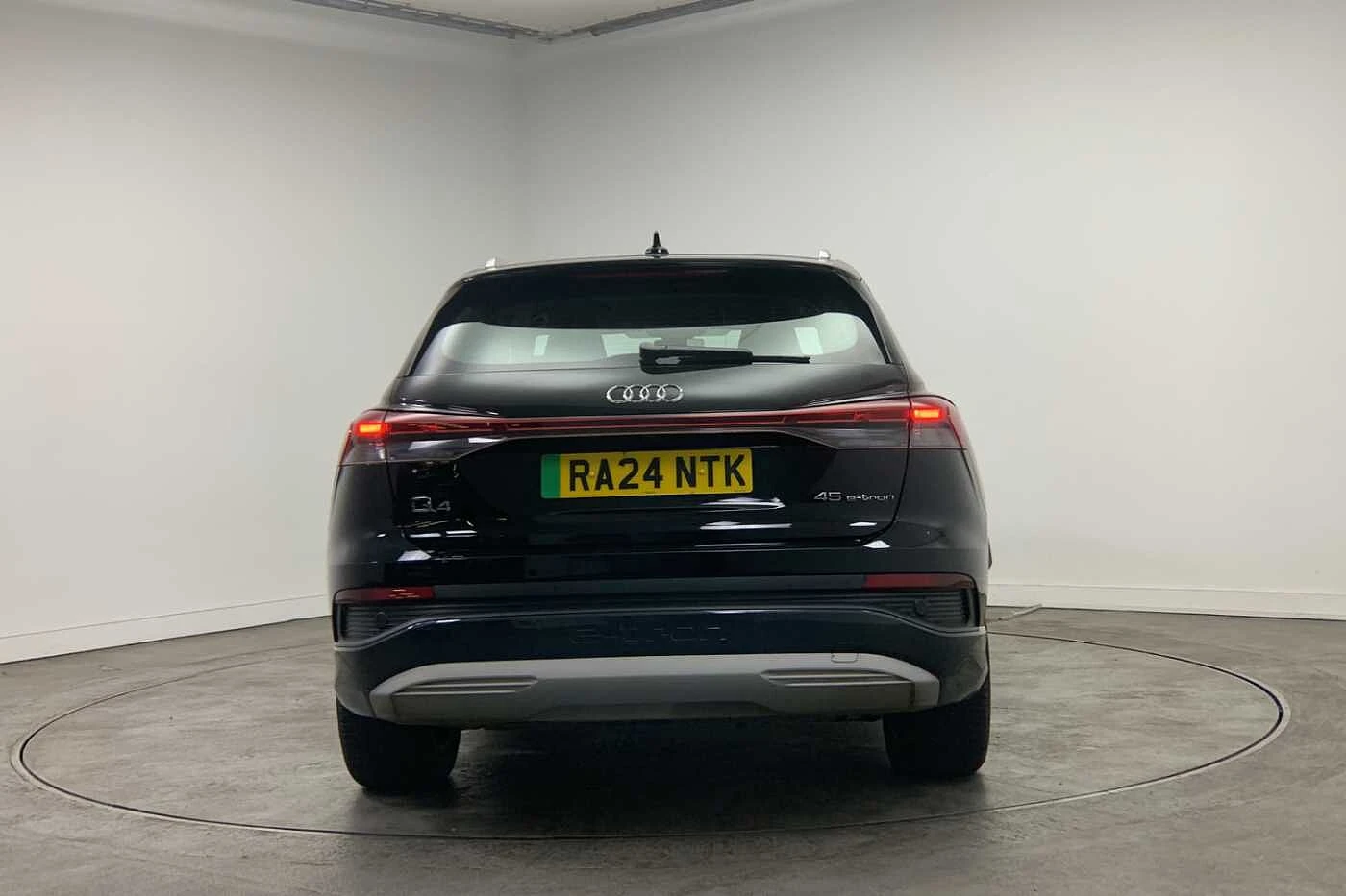 Audi-Q4 e-tron-image-10