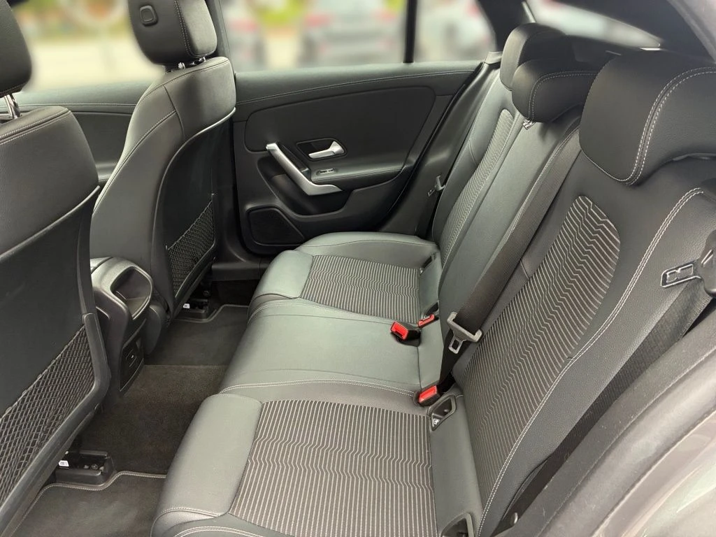 Mercedes-Benz-CLA 200 d-image-9
