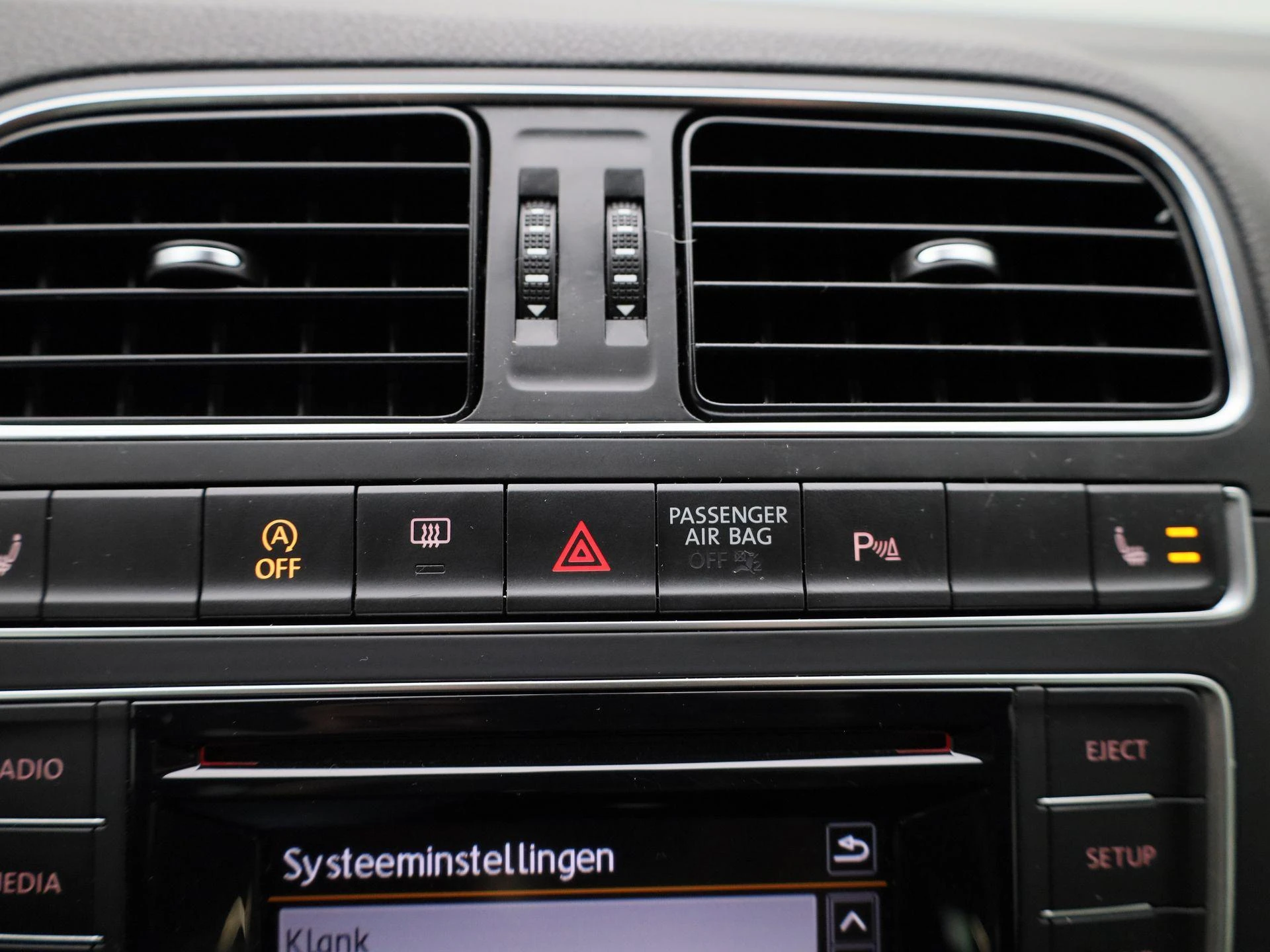 Volkswagen-Polo-image-19