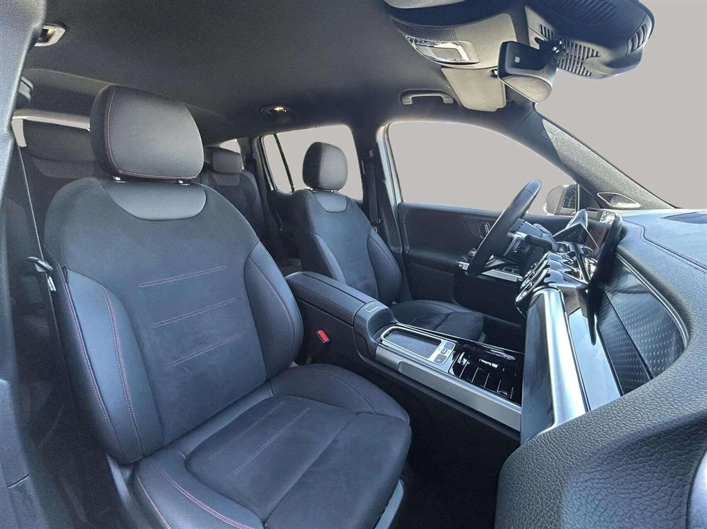 Mercedes-Benz-EQB-image-19
