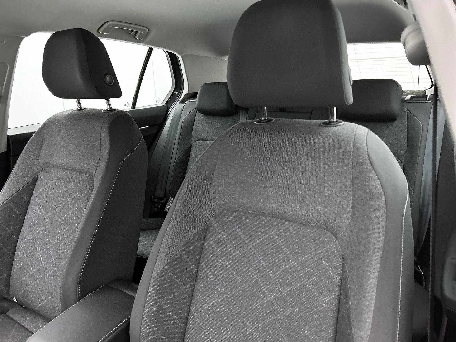 Volkswagen-Golf-image-10