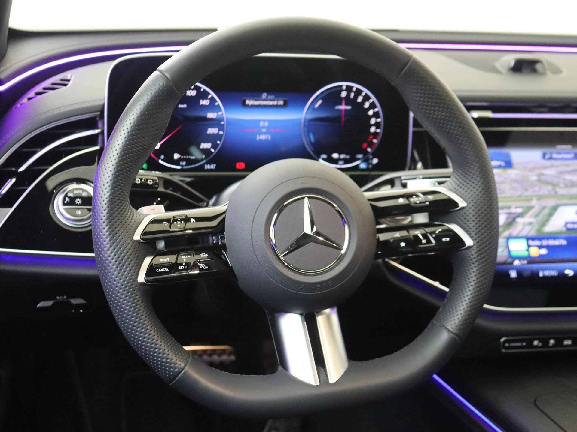 Mercedes-Benz-E-Klasse-image-9