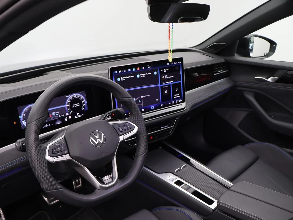 Volkswagen-Passat-image-17