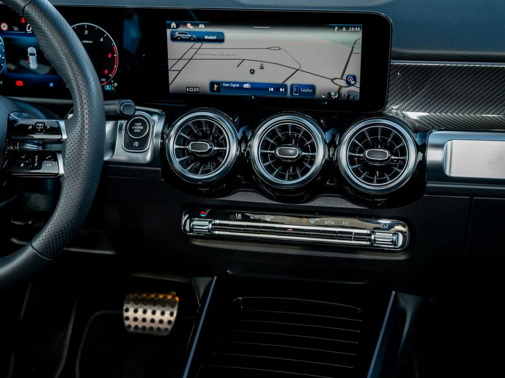 Mercedes-Benz-GLB 200 d-image-10