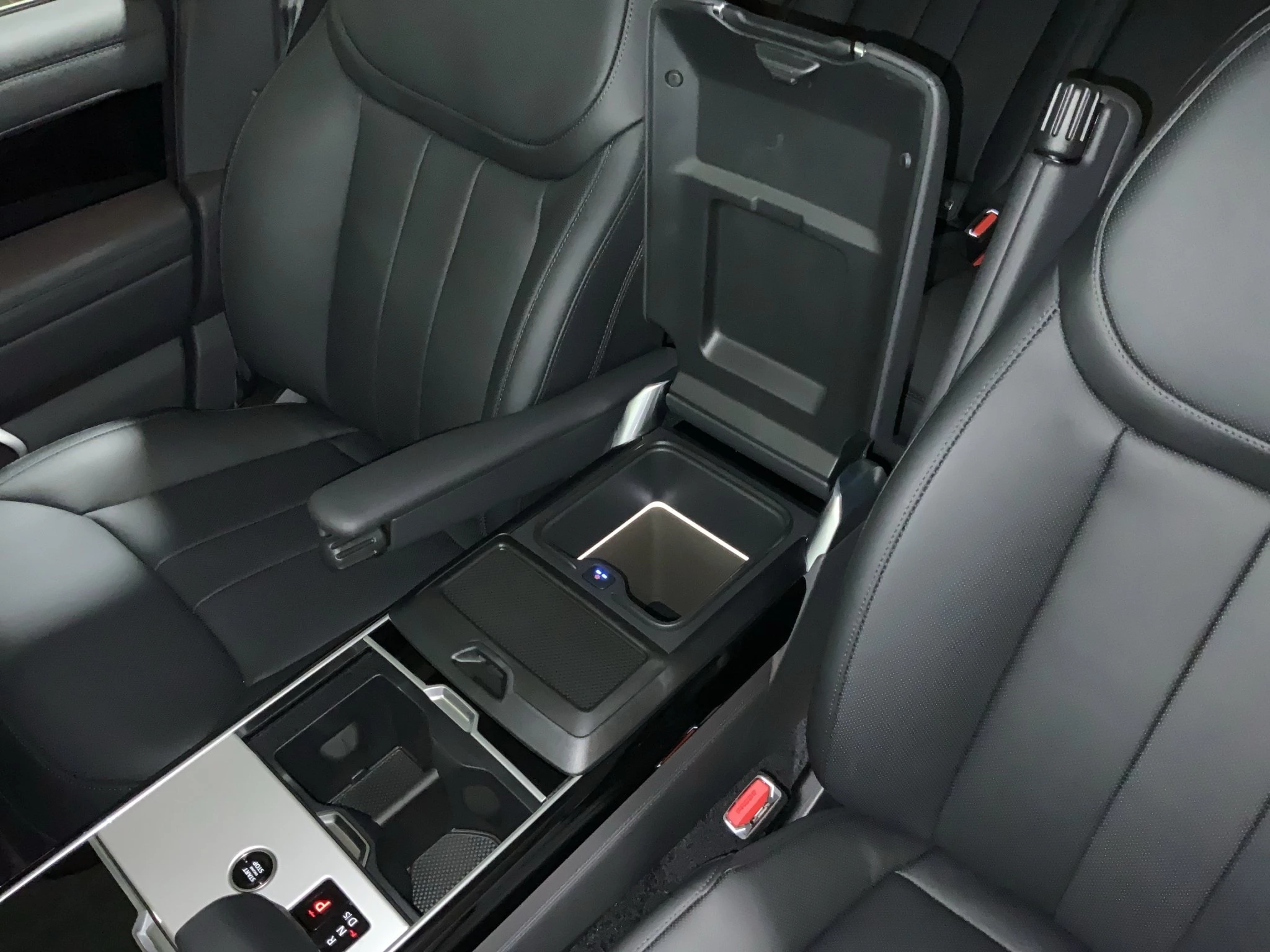 Land Rover-Range Rover-image-25