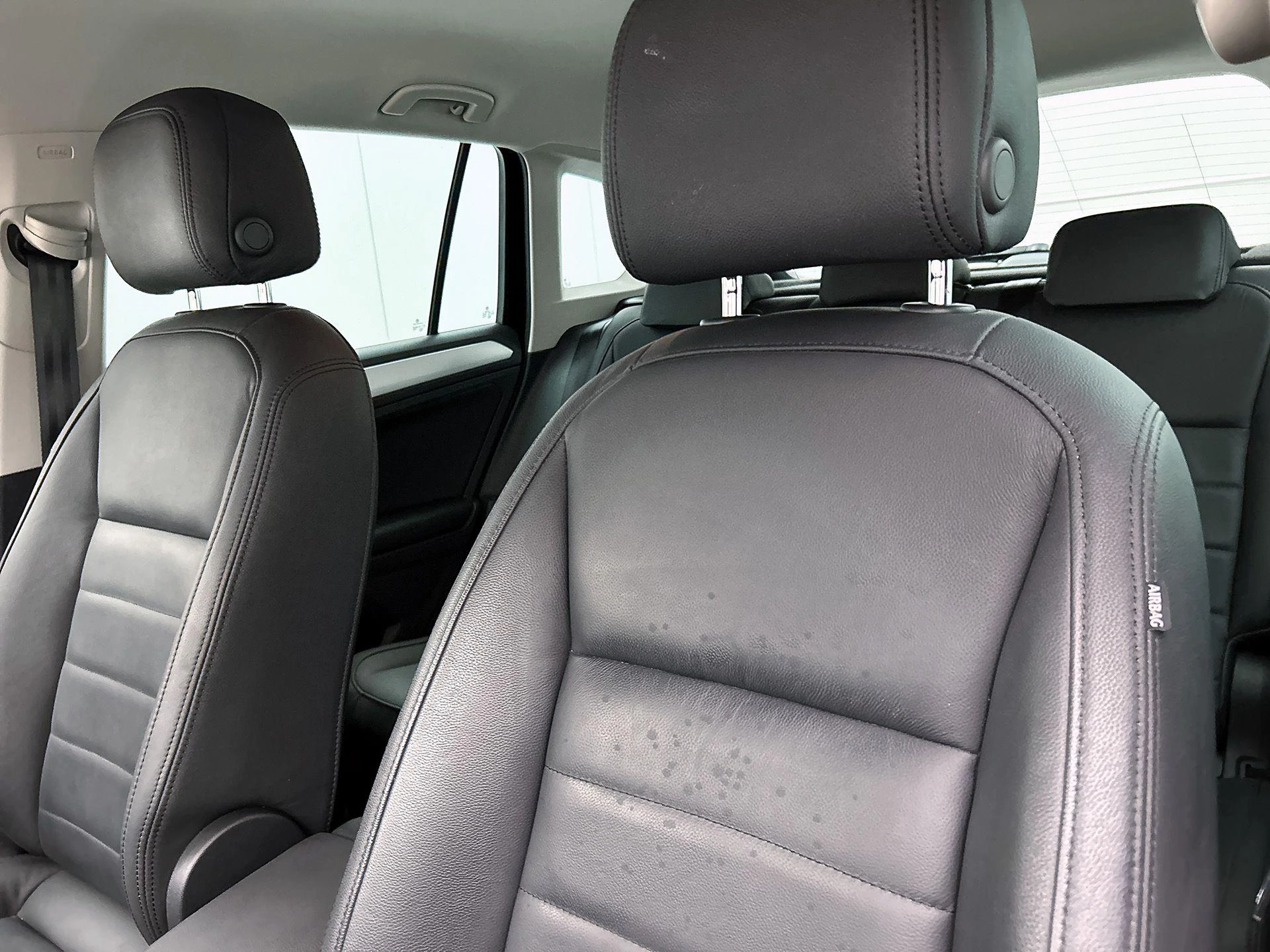 Volkswagen-Tiguan-image-10