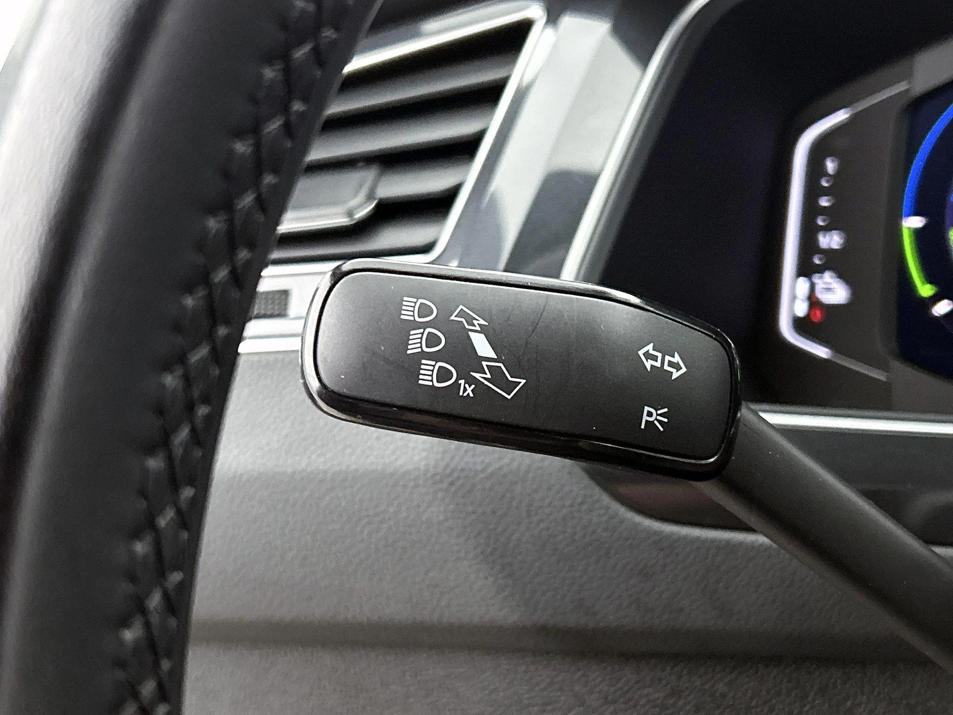 Volkswagen-Tiguan-image-10