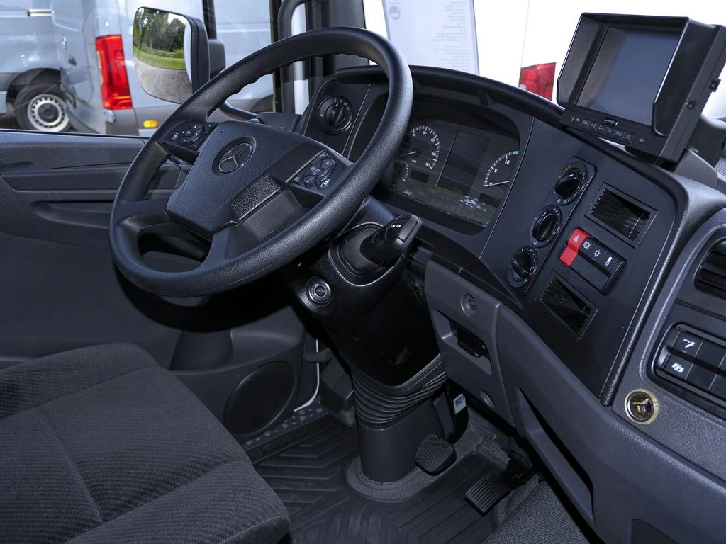 Mercedes-Benz-Atego-image-9