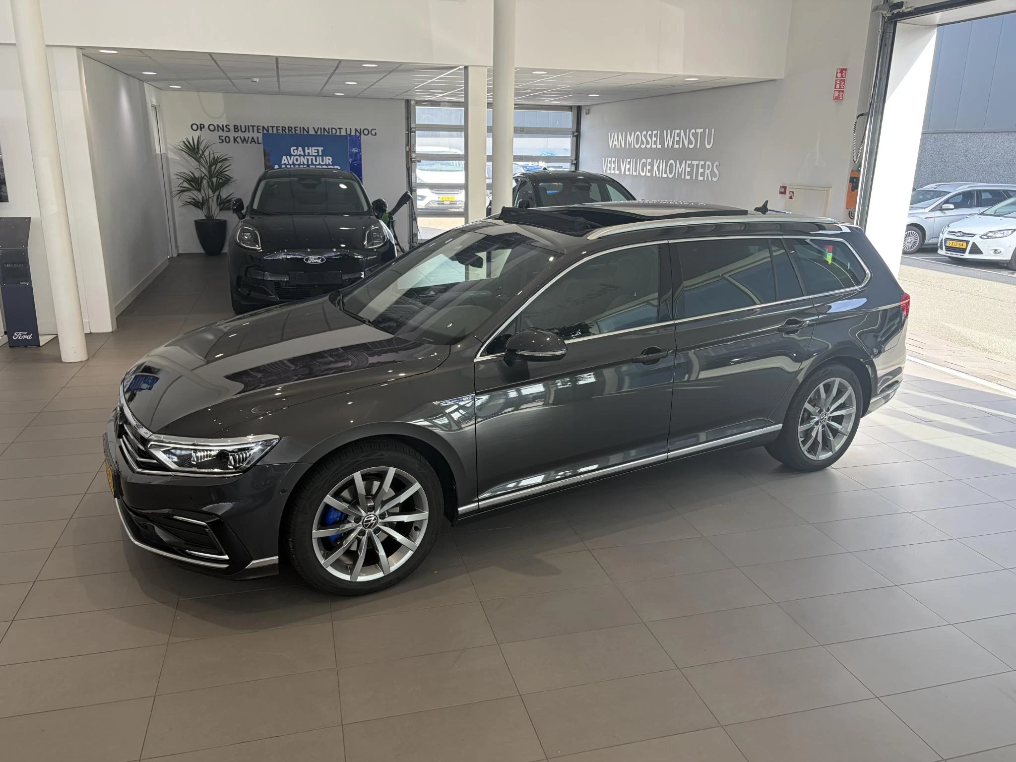 Volkswagen-Passat-image-8