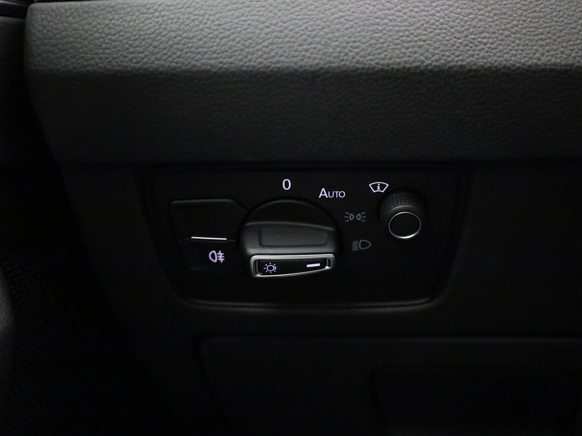 Volkswagen-Passat-image-25