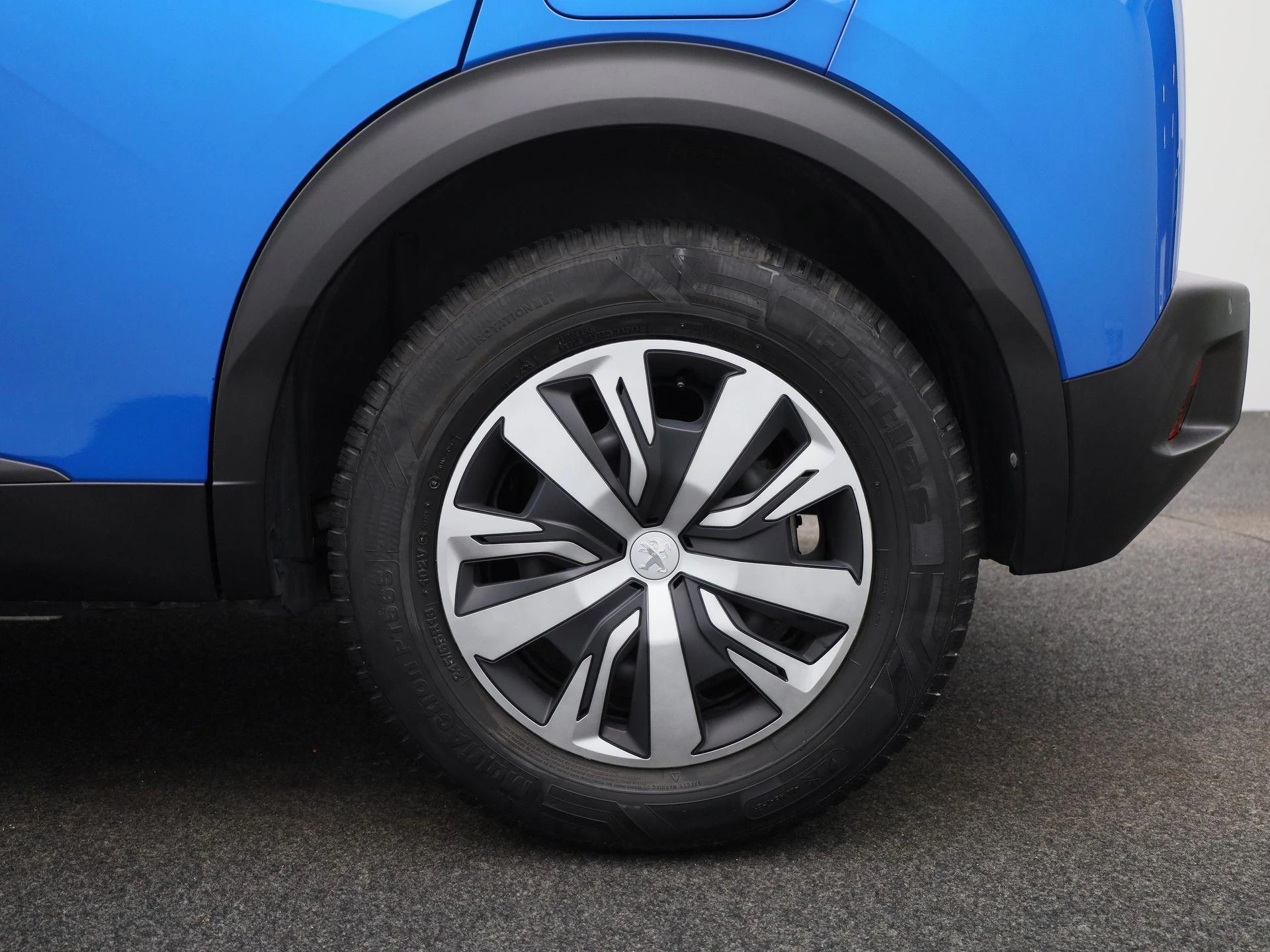 Peugeot-e-2008-image-12