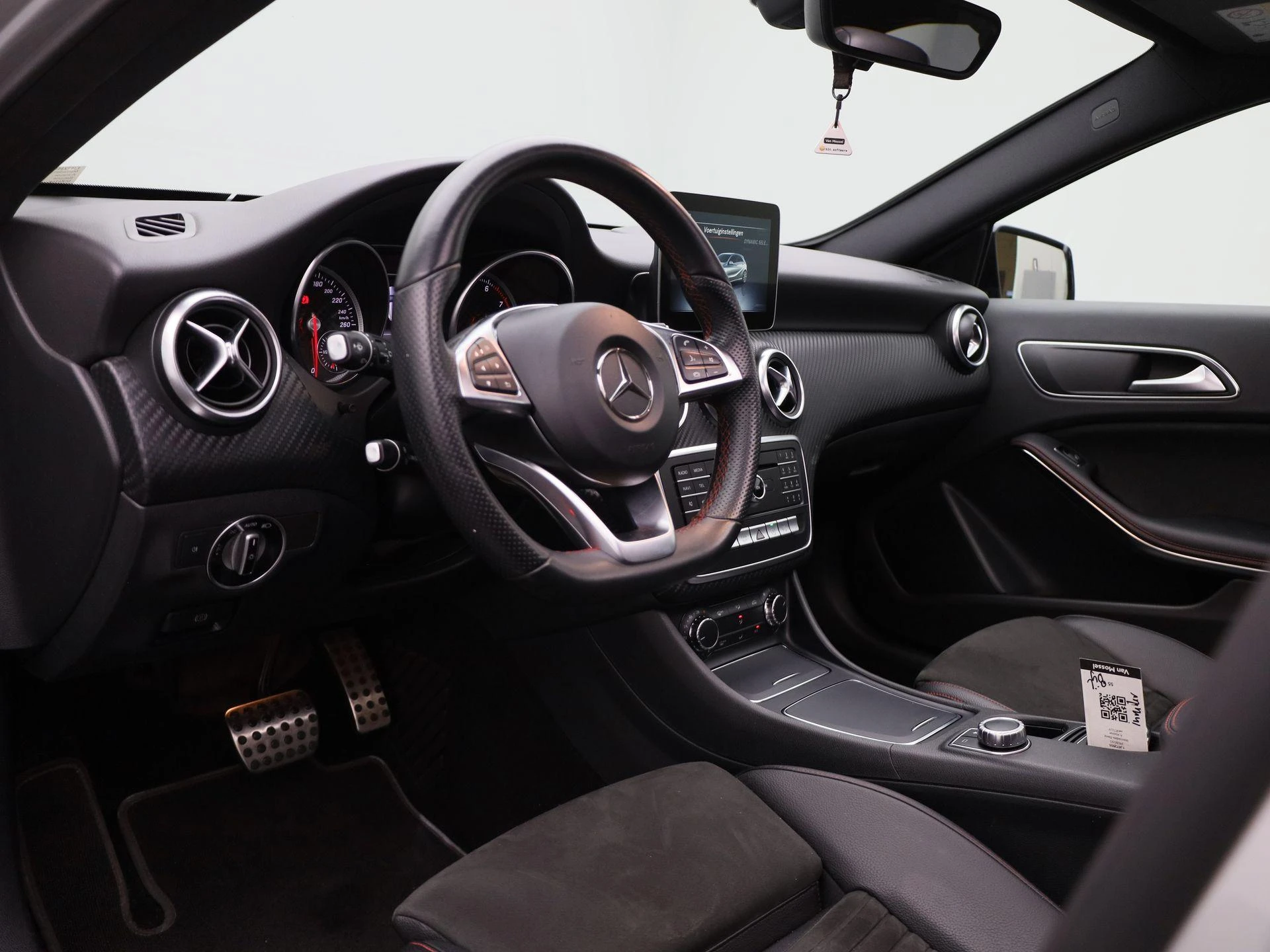 Mercedes-Benz-A-Klasse-image-30