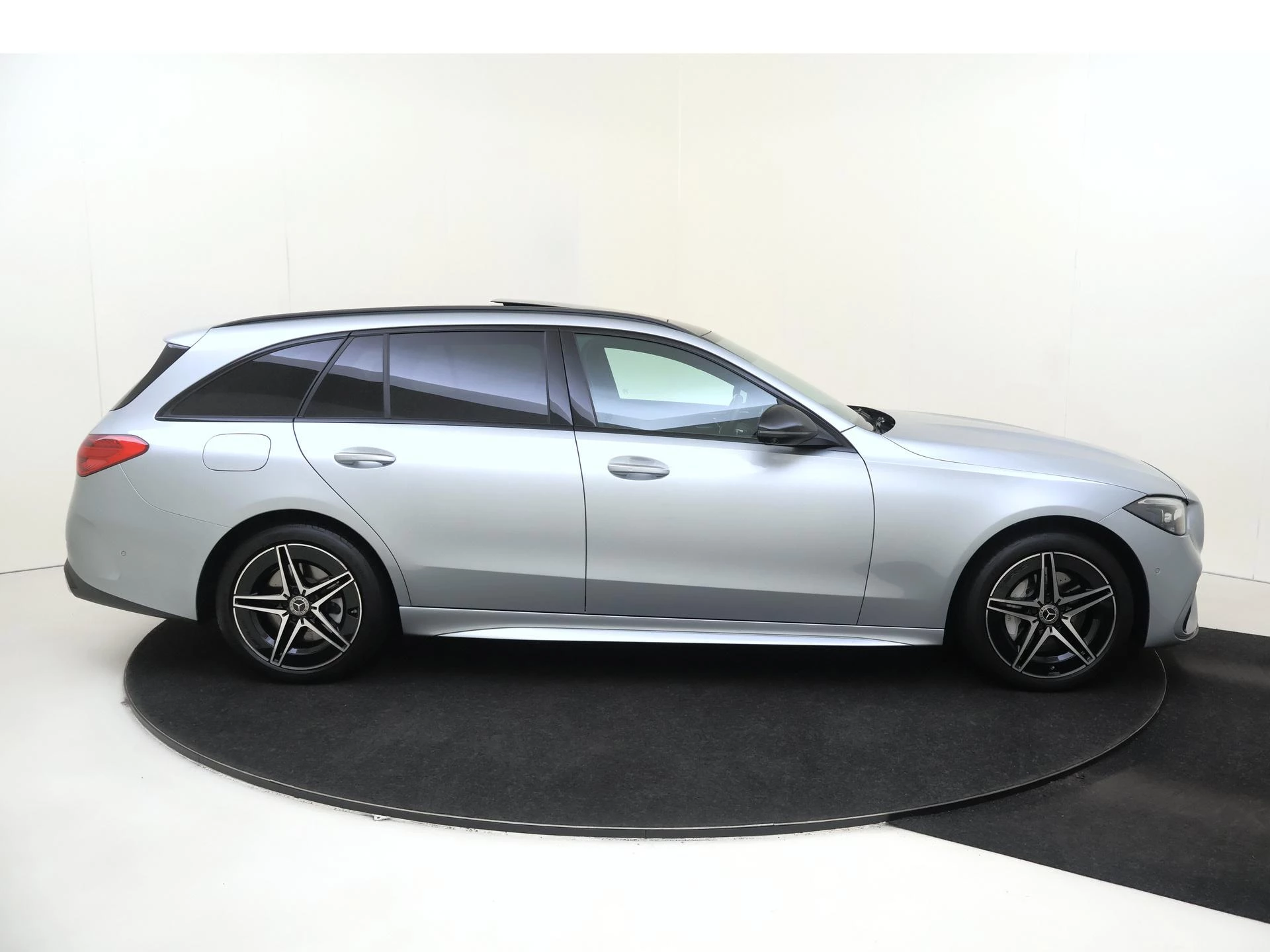 Mercedes-Benz-C-Klasse-image-8