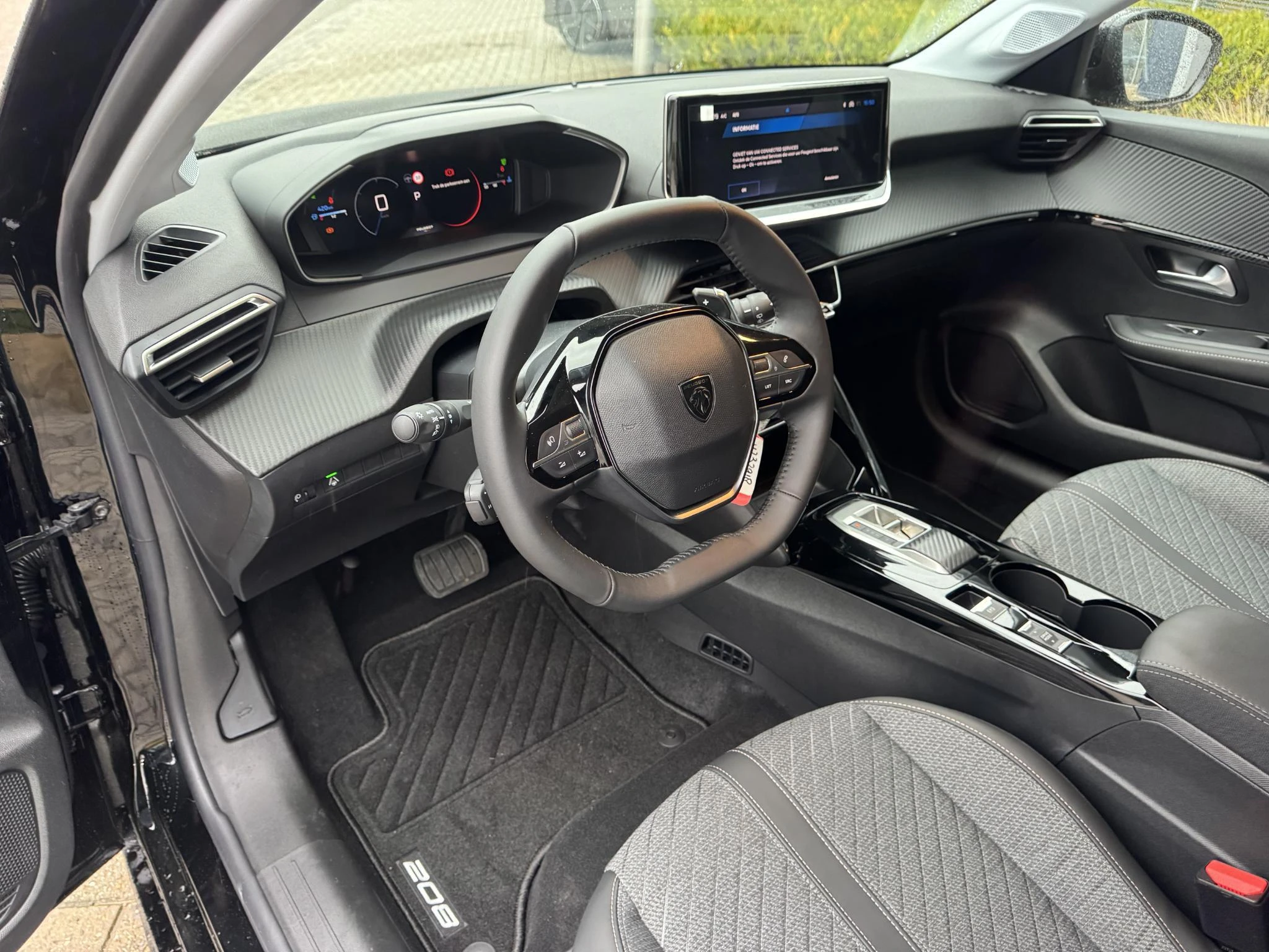 Peugeot-e-208-image-13