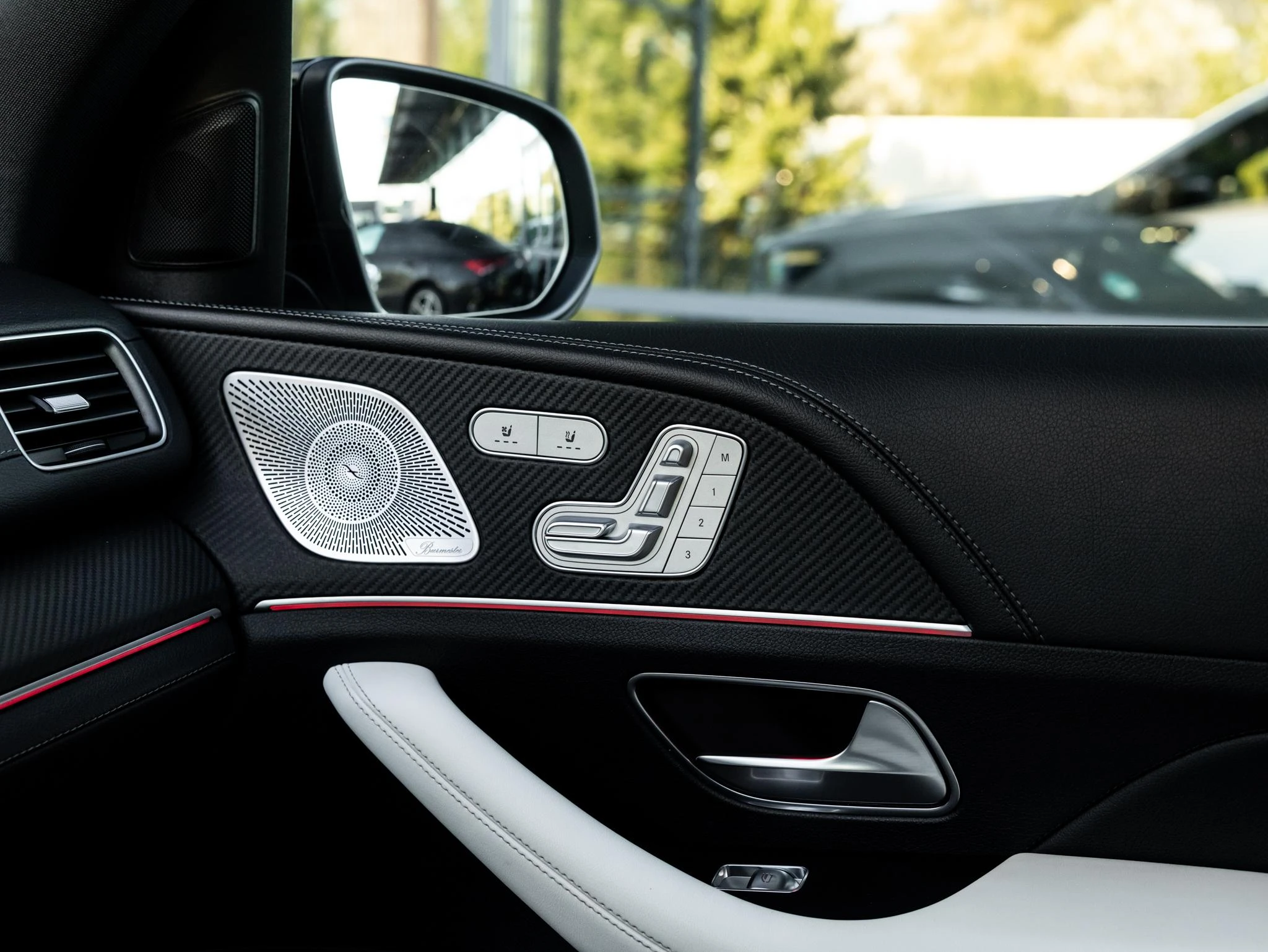 Mercedes-Benz-GLE-image-51