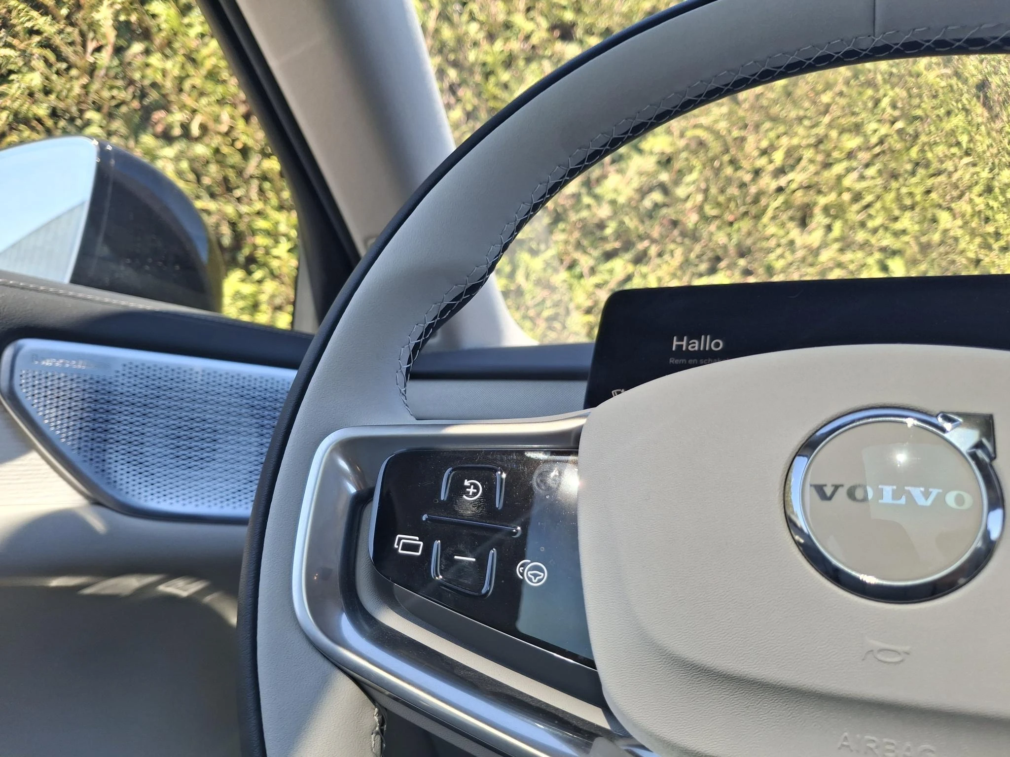 Volvo-ES90-image-17