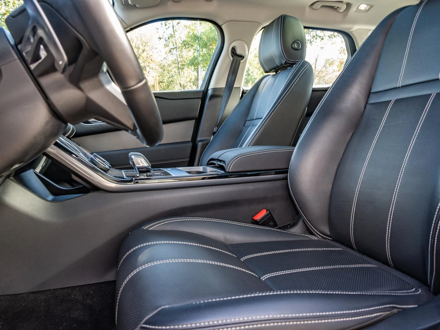 Land Rover-Range Rover Velar-image-13