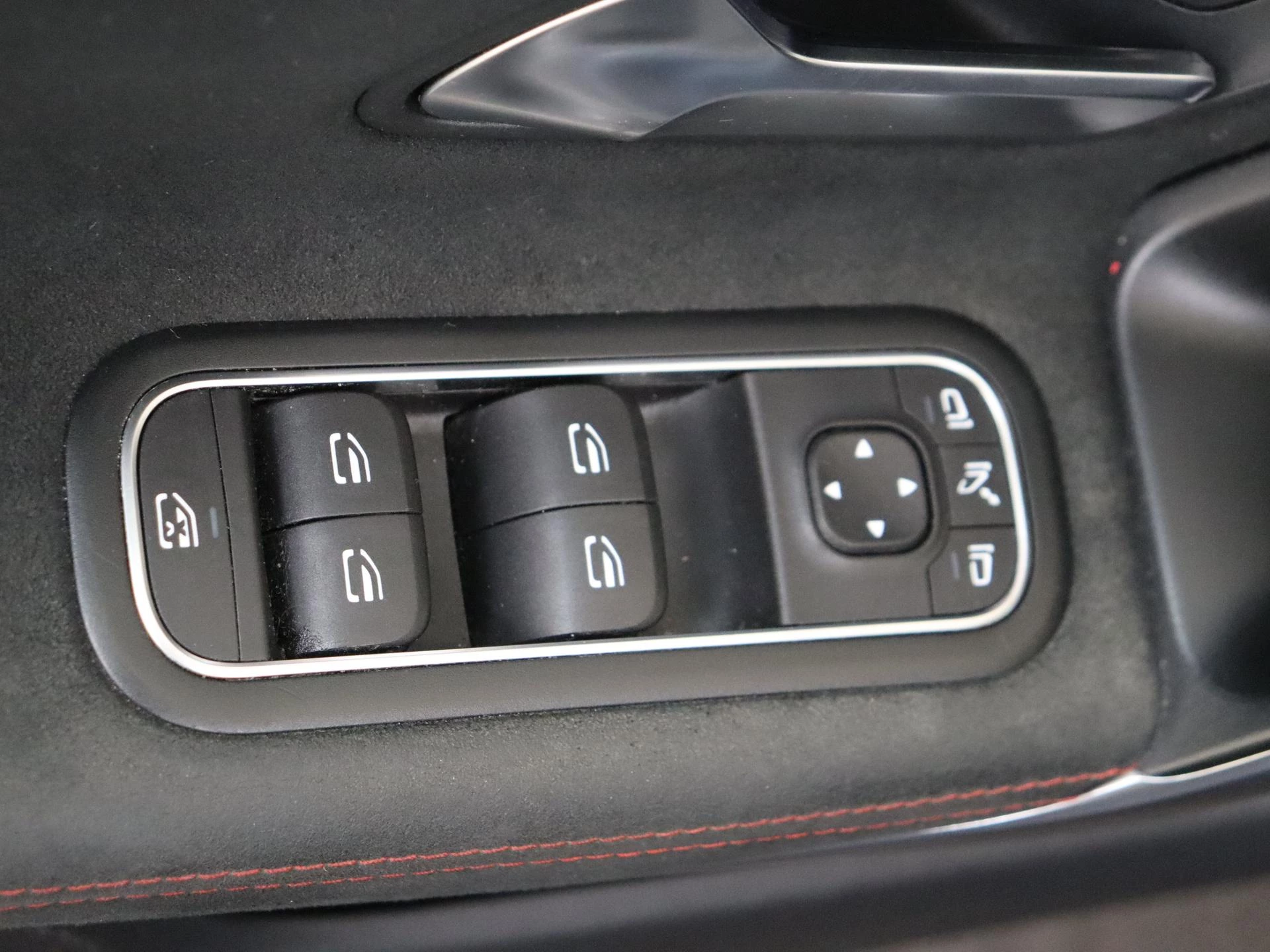 Mercedes-Benz-CLA-image-26