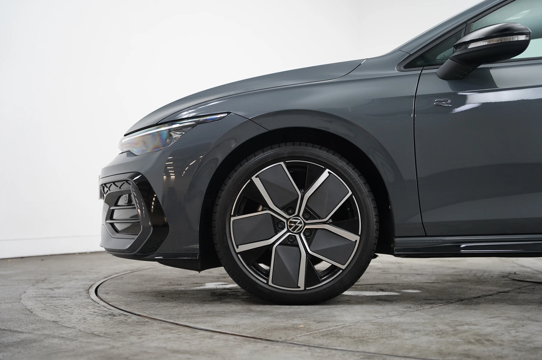 Volkswagen-Golf-image-4
