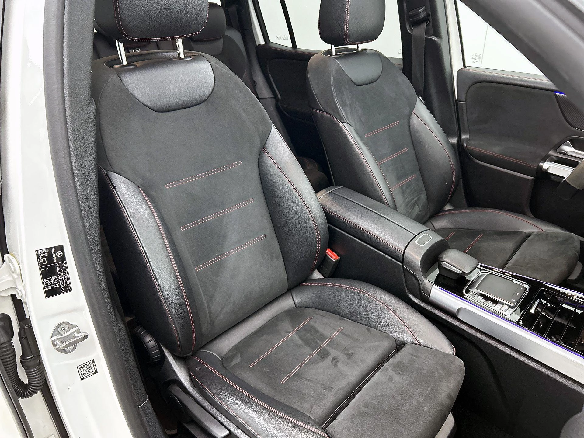 Mercedes-Benz-GLB-image-50