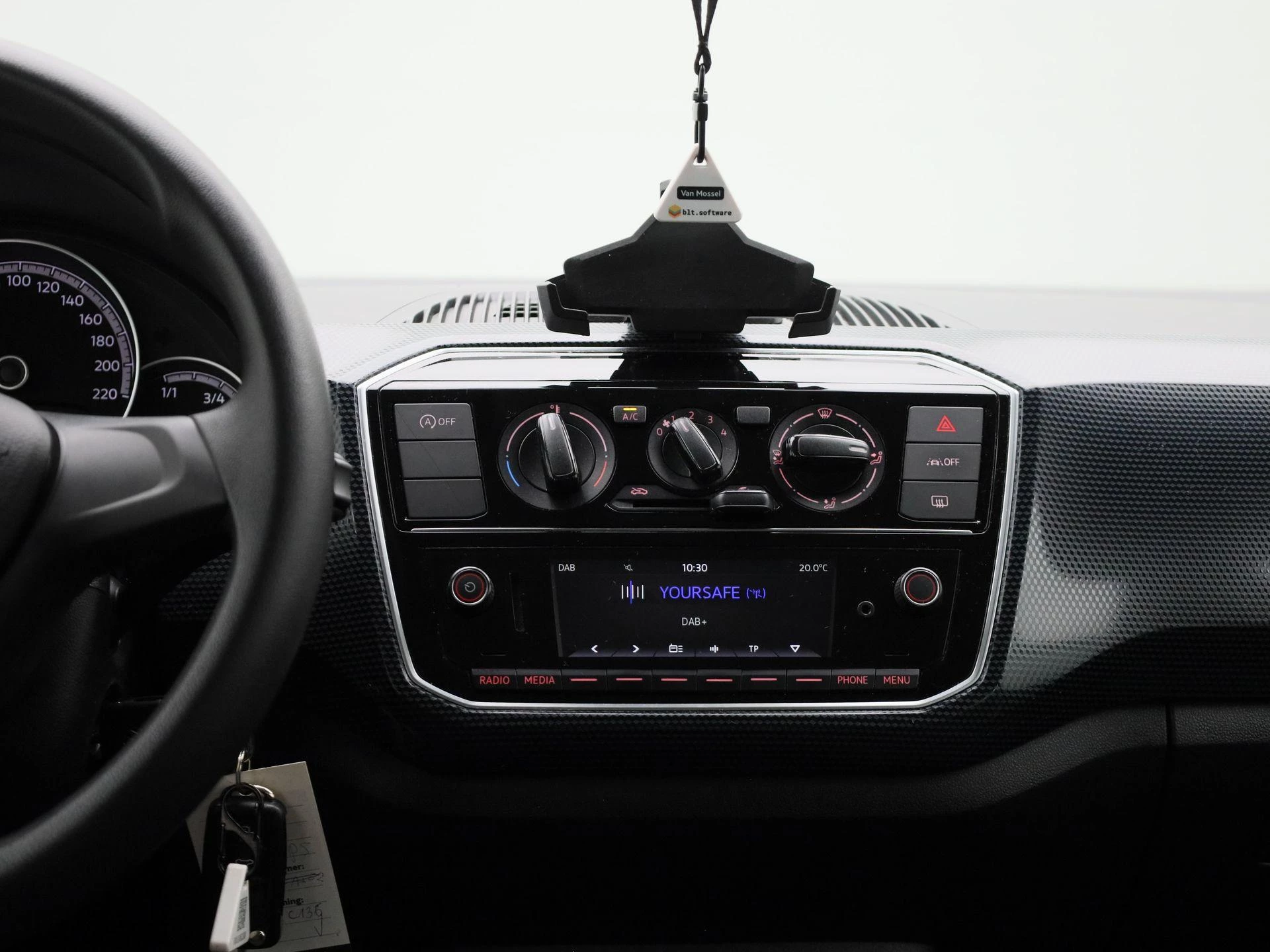 Volkswagen-up!-image-8