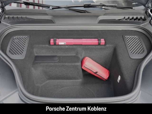 Porsche Macan 4 -