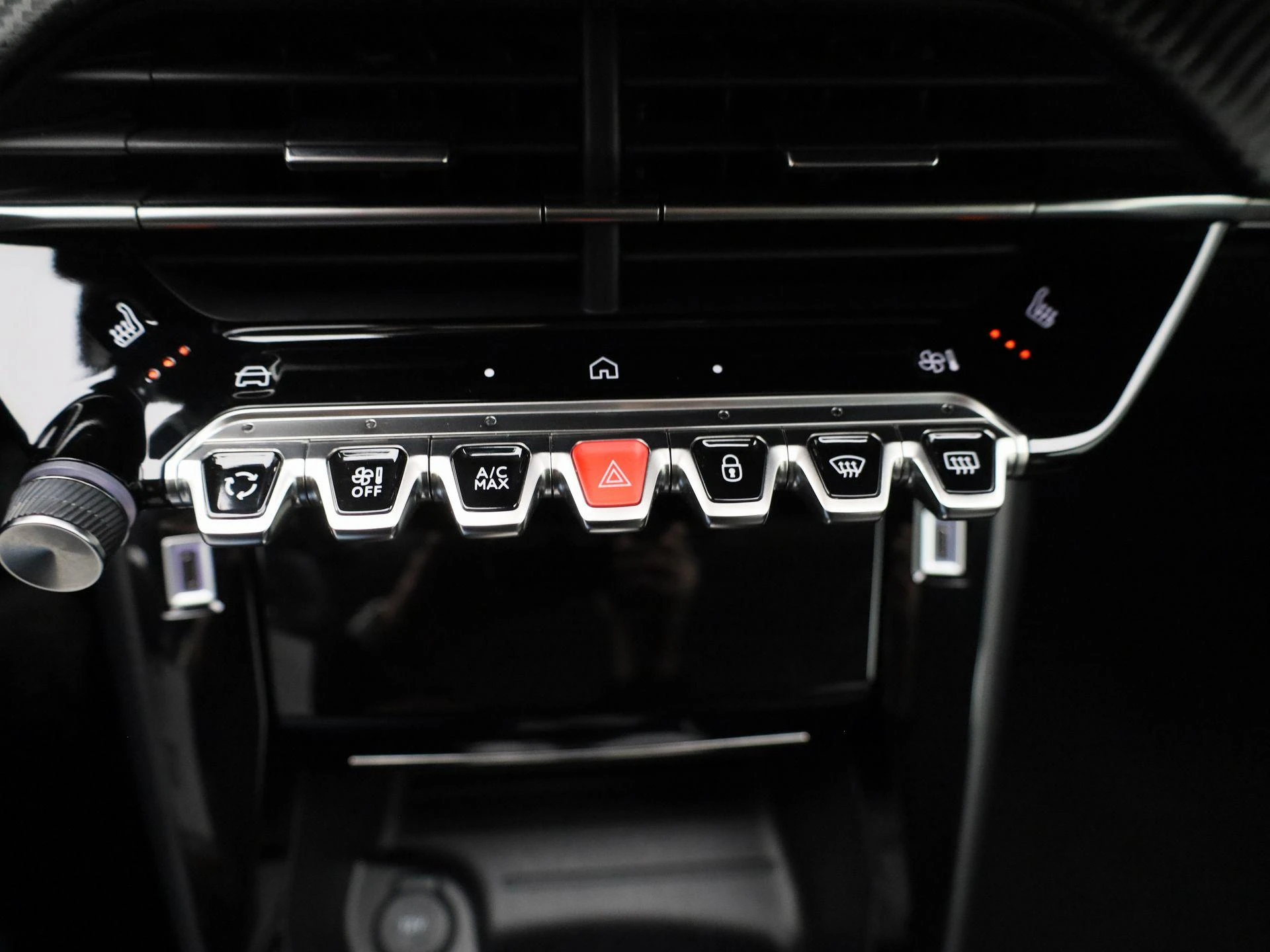 Peugeot 208 - 24