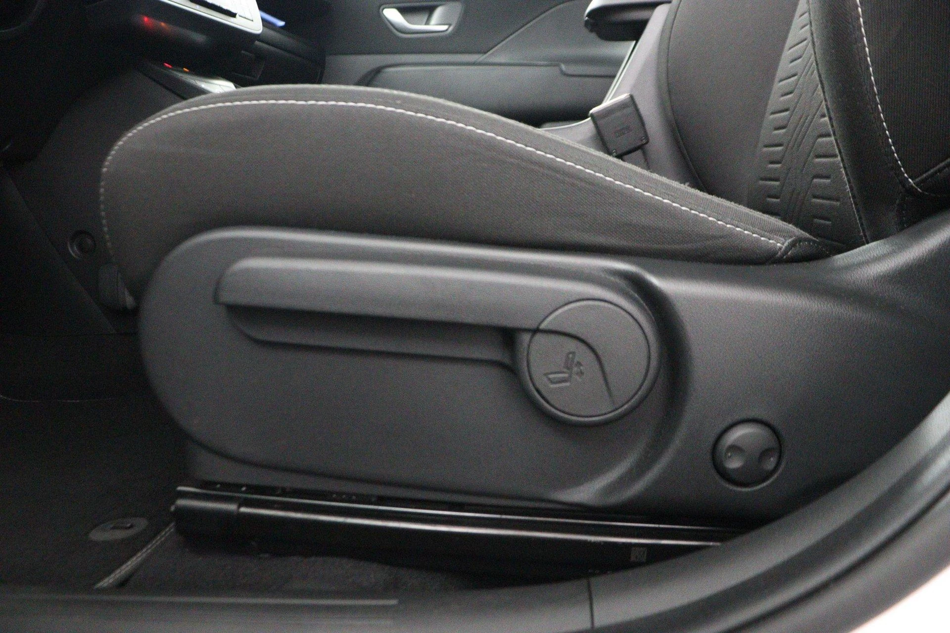Hyundai-Kona-image-43