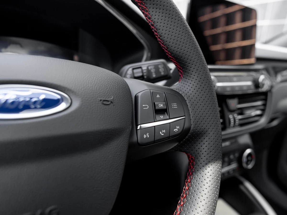 Ford Kuga ST-Line X*PANO*AHK*KAM*ACC*NAVI*SOUND-SYS. LED Pano SHZ 4xSHZ