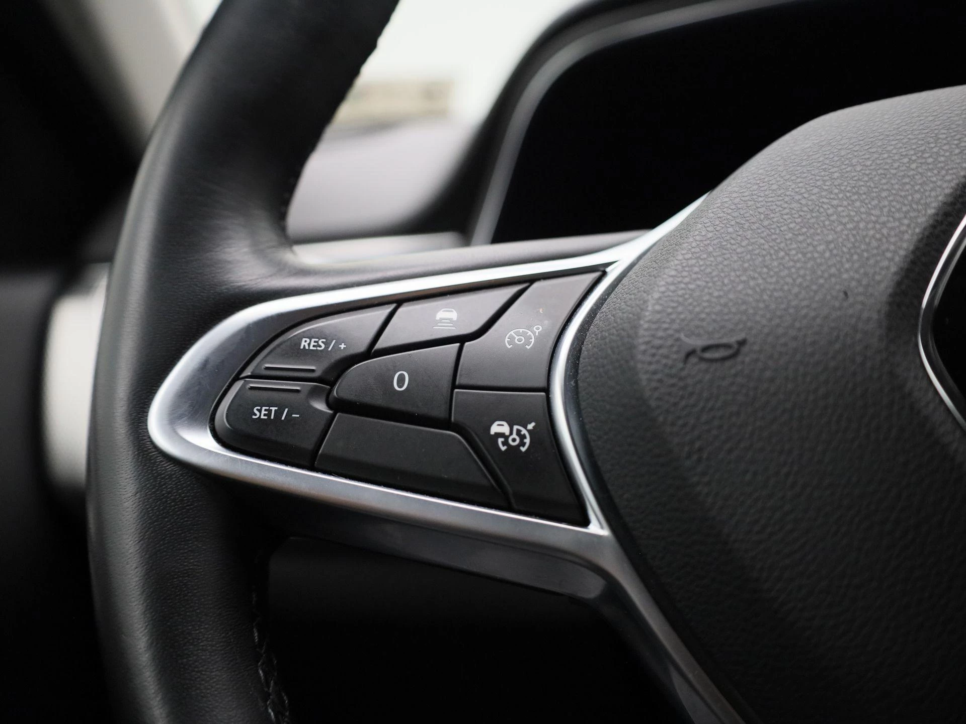 Renault-Arkana-image-18